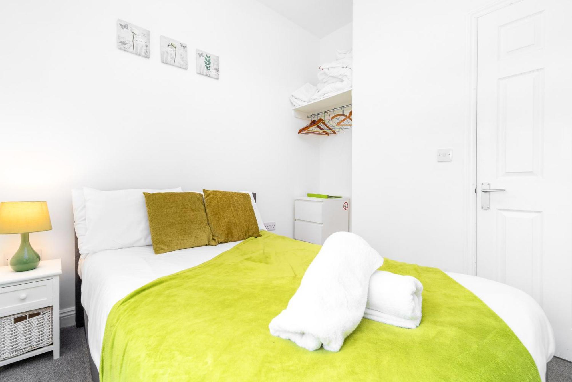 Emerald Delightful Moseley Mews, By Staystaycations Apartment