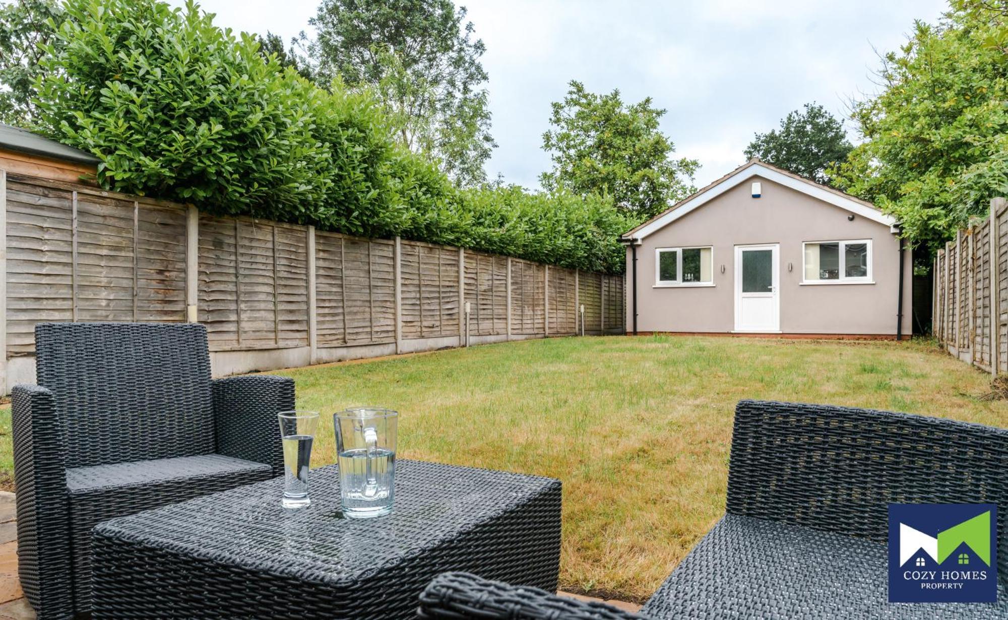 Spacious And Comfortable 5 Bedroom, 3 Bathroom With Pool Table, Perfect For Contractors, Nec, Family Relocations