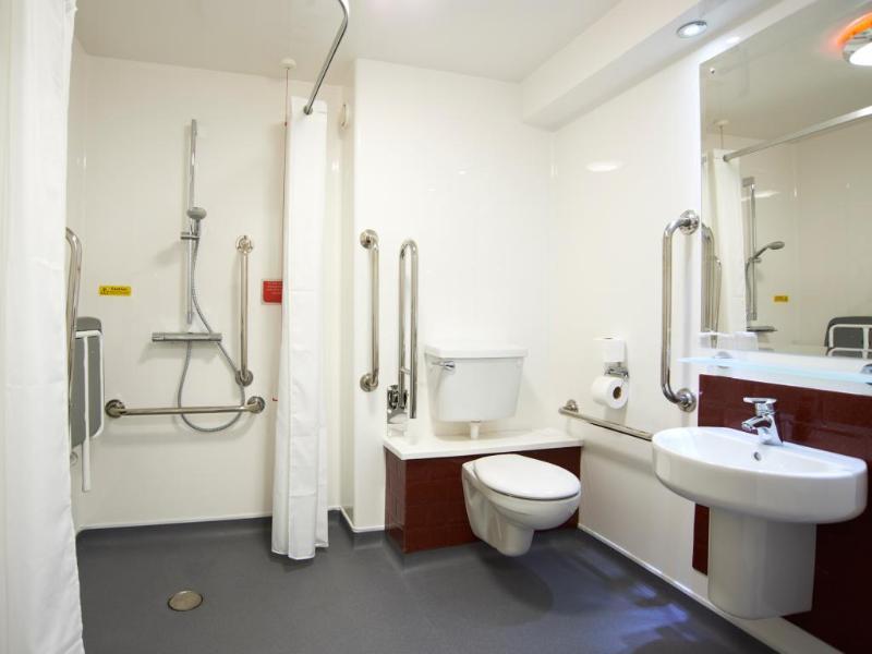 Travelodge Airport Hotel