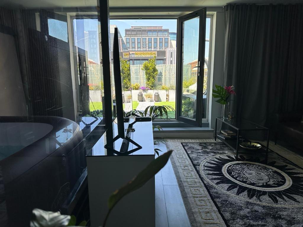 Apartment Unique Penthouse With Jacuzzi & Garden