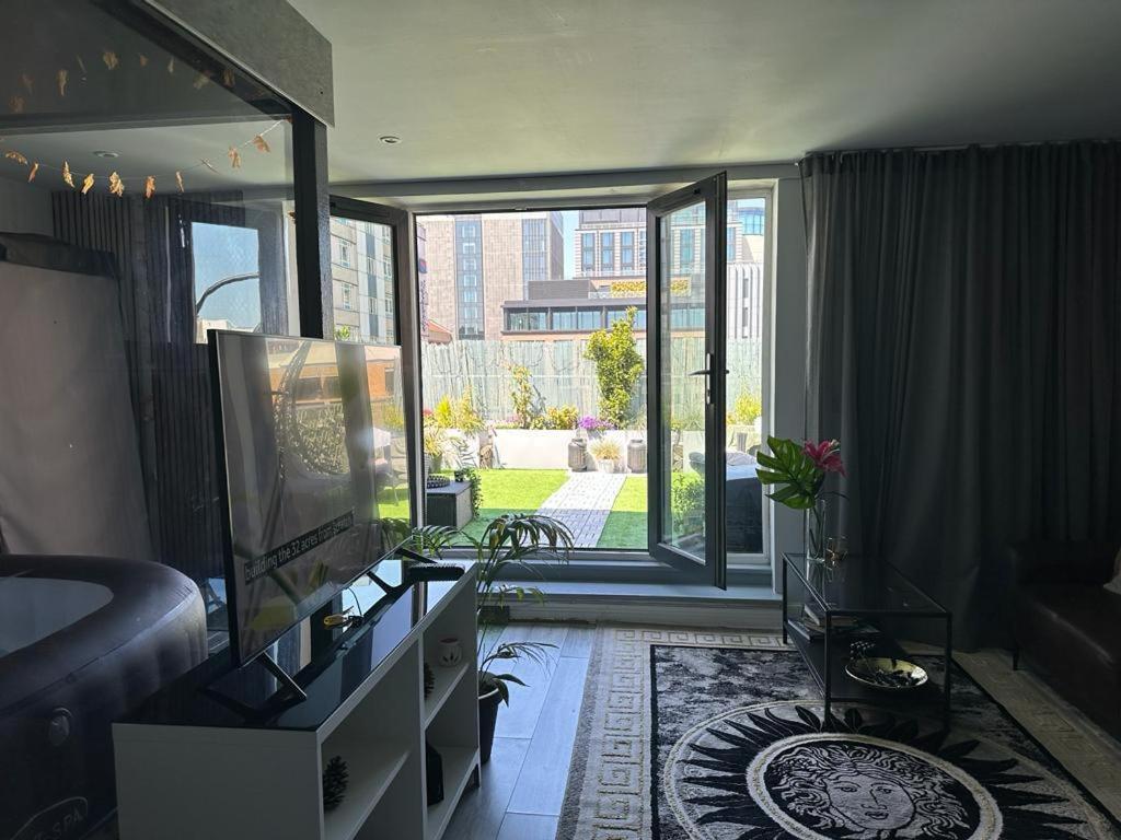 Apartment Unique Penthouse With Jacuzzi & Garden Birmingham
