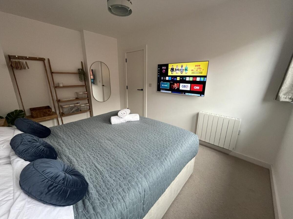Luxury 2 Bedroom Apartment *