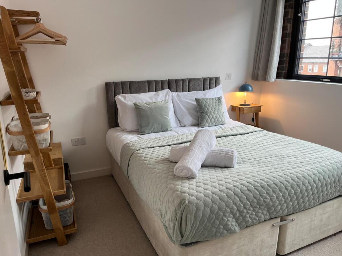 Luxury 2 Bedroom Apartment *