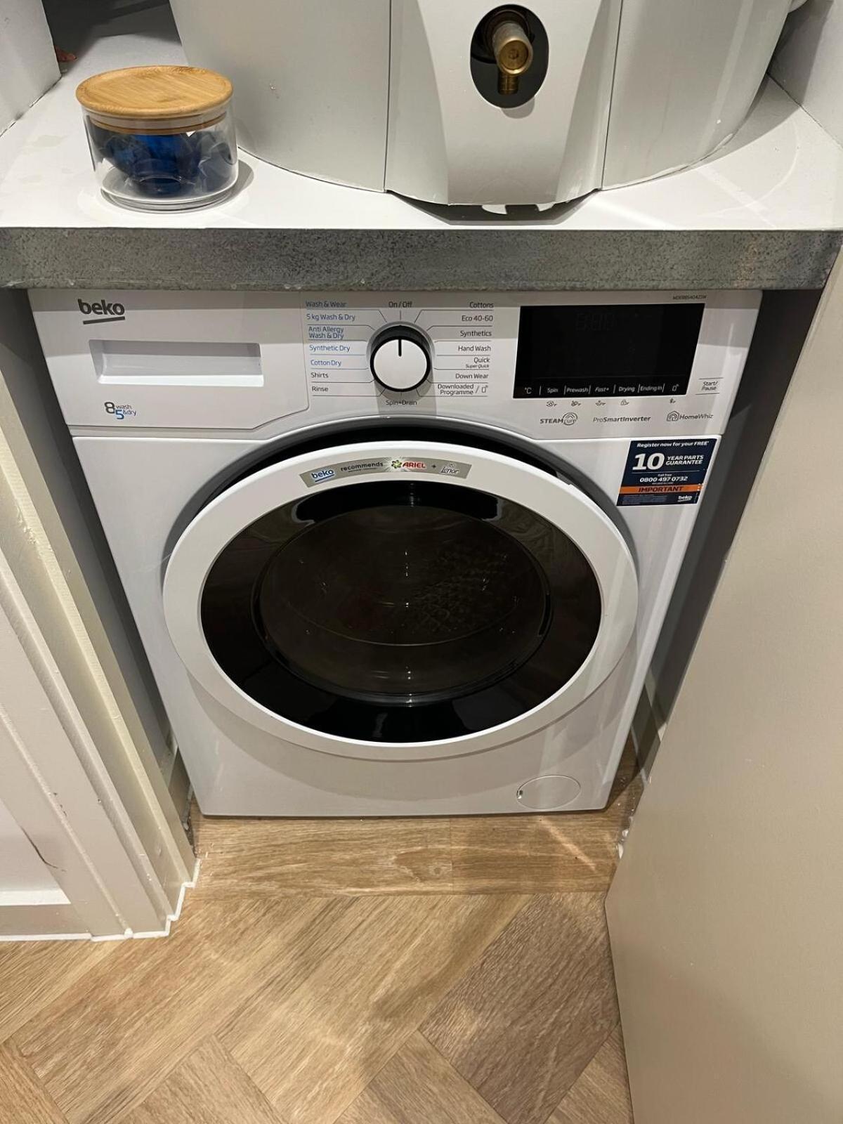 Luxury 2 Bedroom Apartment *