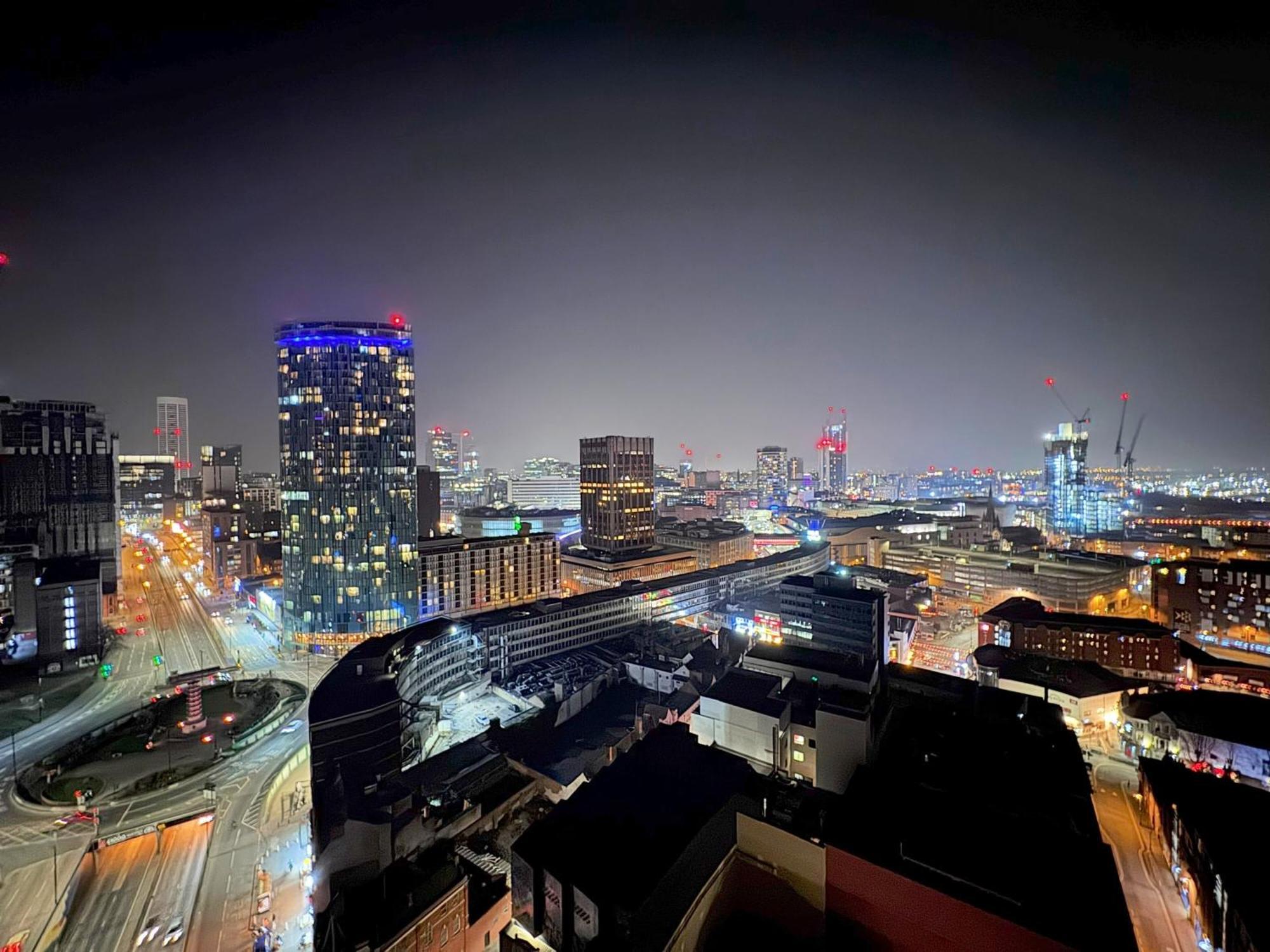 Apartment Skyline View In Centre - South Apt125