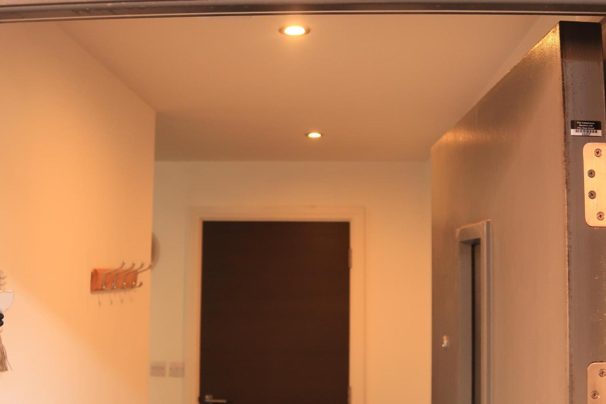 Stylish Centre Apartment, 24-7 Secure Access And Free Wifi * Birmingham