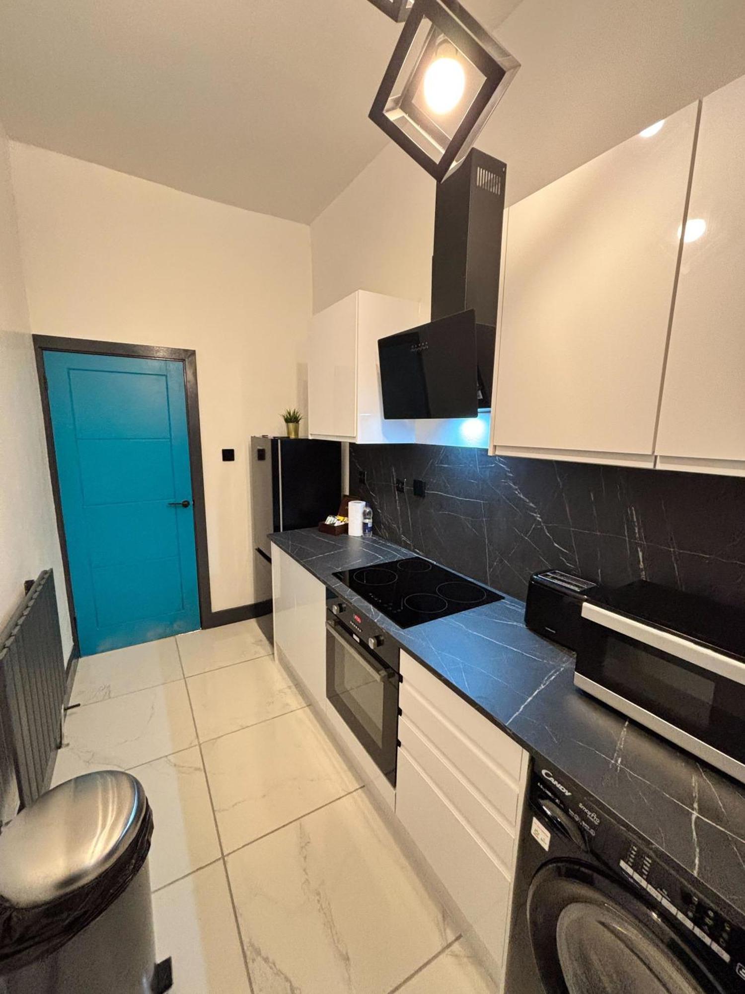 Tudors Esuites Two Bedroom * Birmingham
