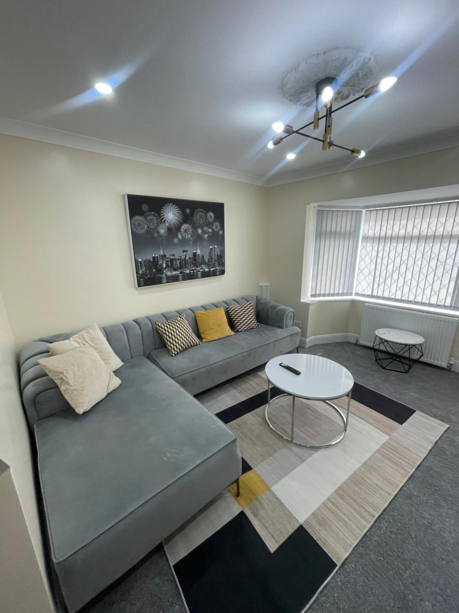 Luxury 2 Bed House And Pool Table In Harborne * Birmingham