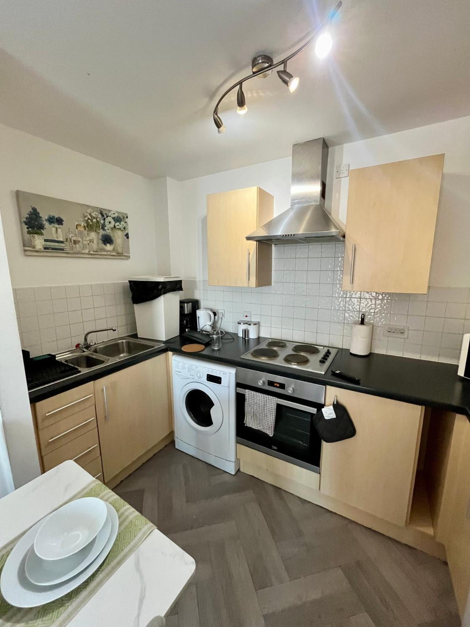 Modern Centre Sleeps 4, Walk To Everything! Birmingham