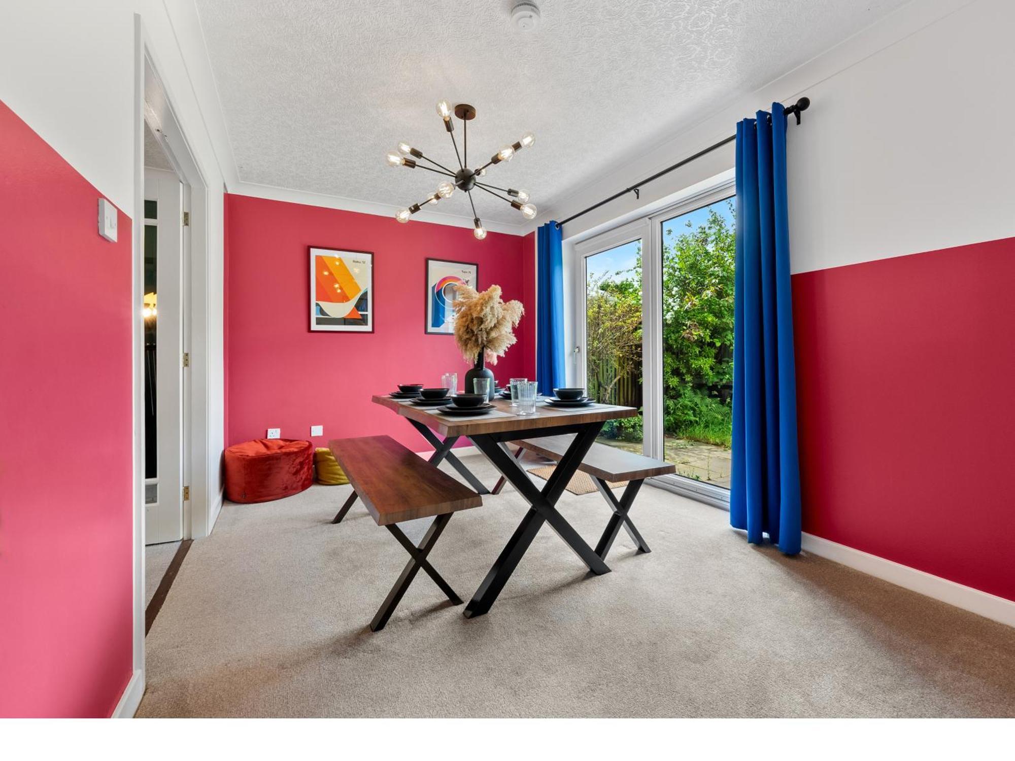 Contractors, Sleeps 8, 5 Bed, Driveway, Wi-fi * Birmingham