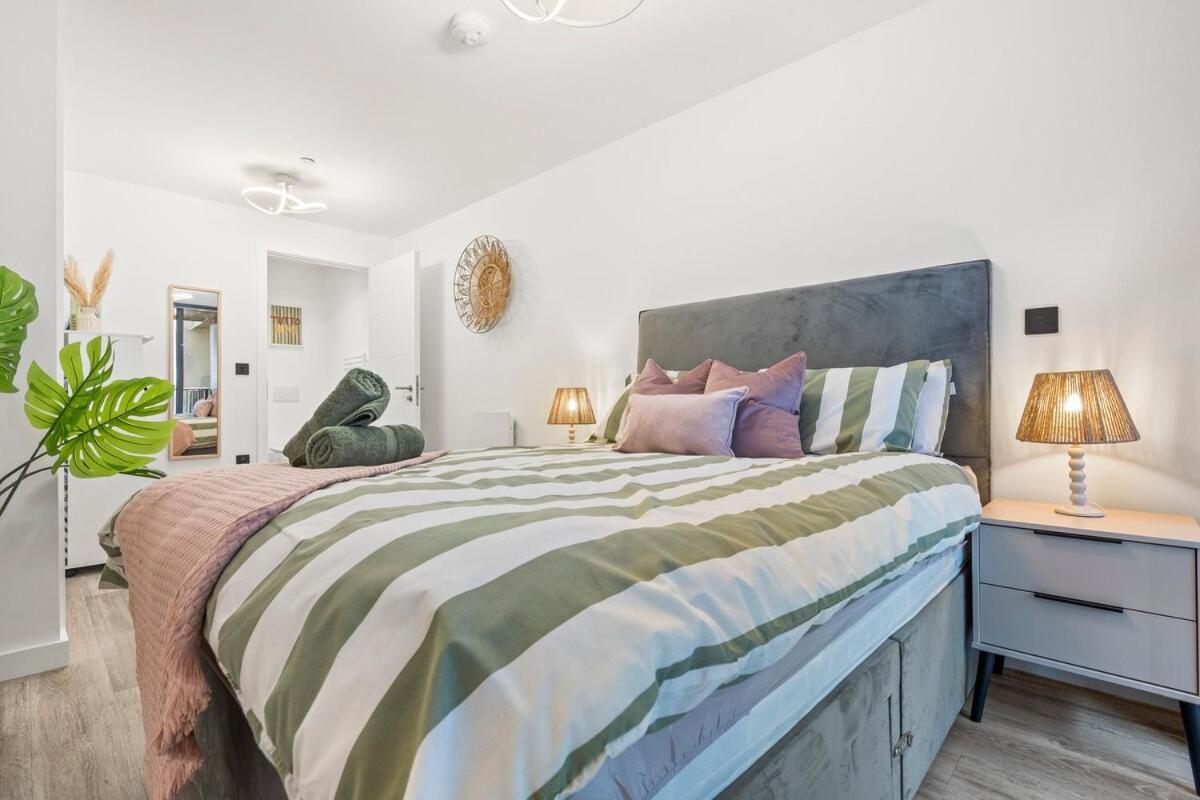 2 Bedr 2 Bath Balcony Lux Digbeth Roof Gardn Apartment *