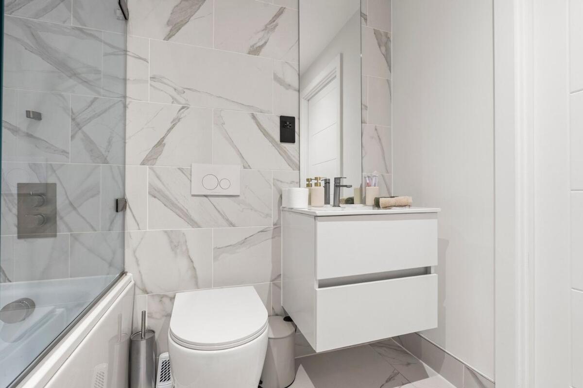 2 Bedr 2 Bath Balcony Lux Digbeth Roof Gardn Apartment *