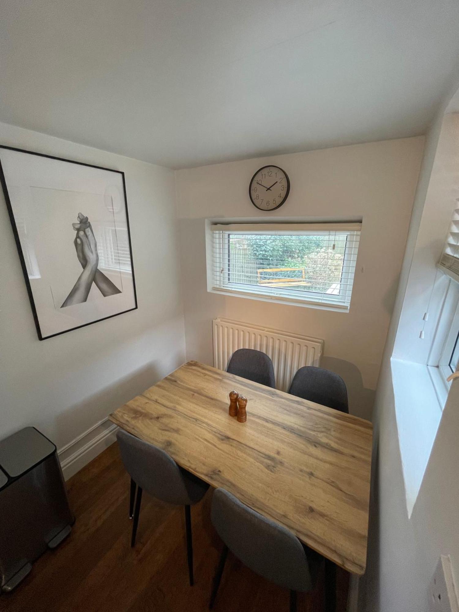Familyfriendly - Sleeps6 - Privateparking - Garden Holiday home *