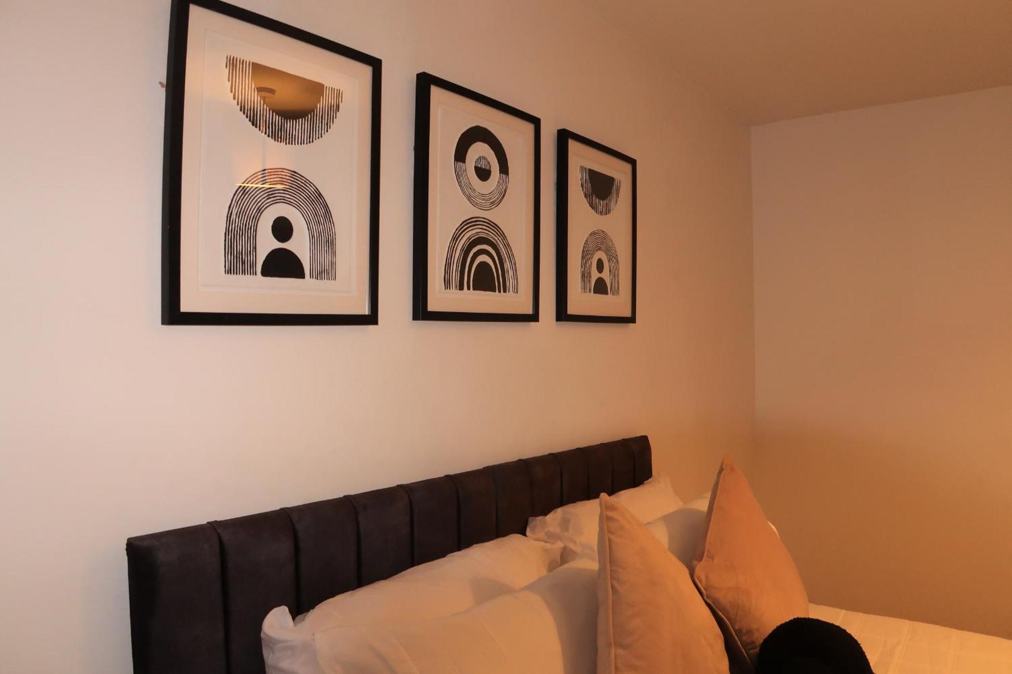 Stylish Centre Apartment, 24-7 Secure Access And Free Wifi Apartment Birmingham