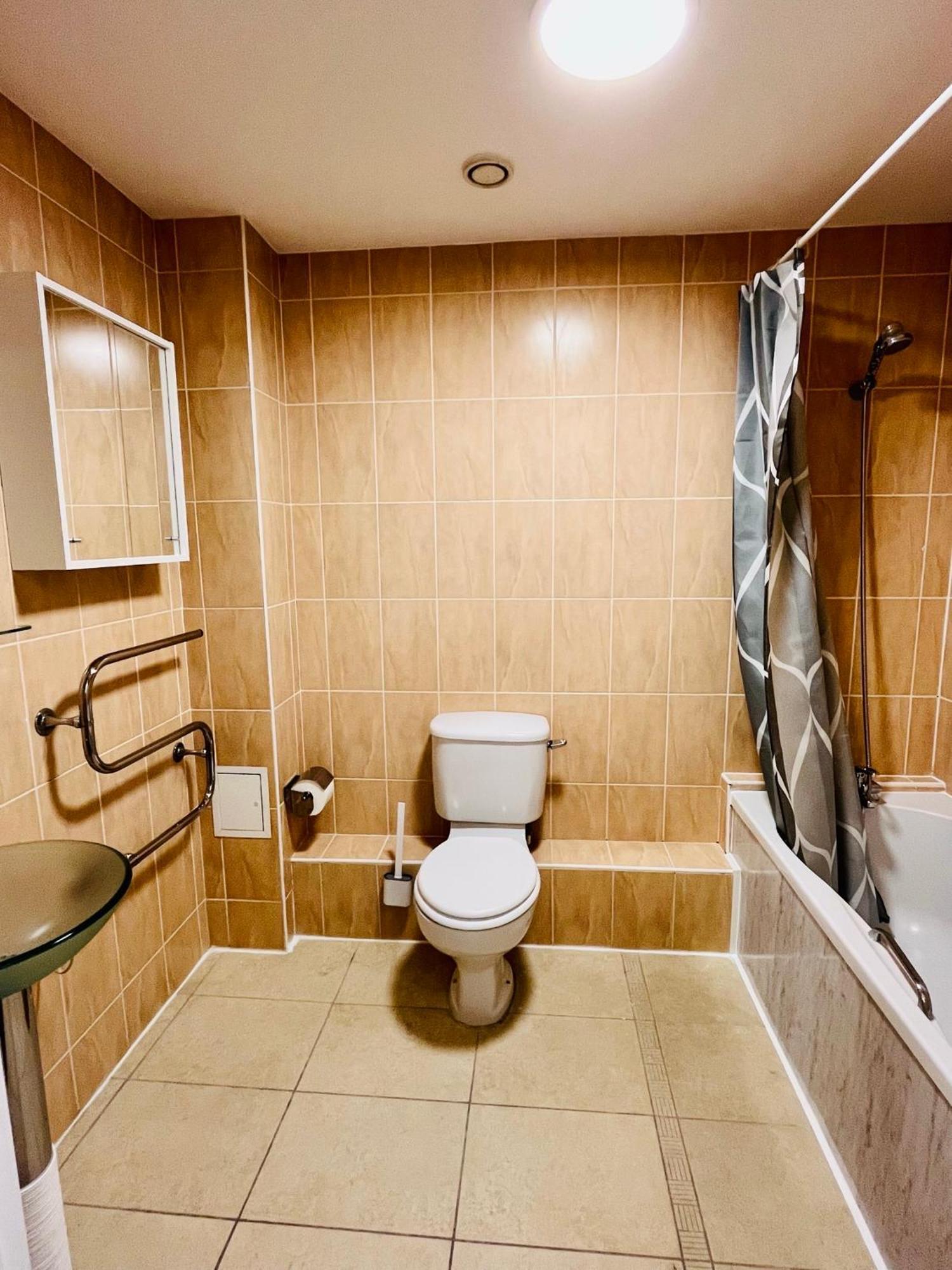 Exquisite Centre - Recently Refurbed - 2 Bed 2 Bath - Free Parking - Netflix Amazon Birmingham