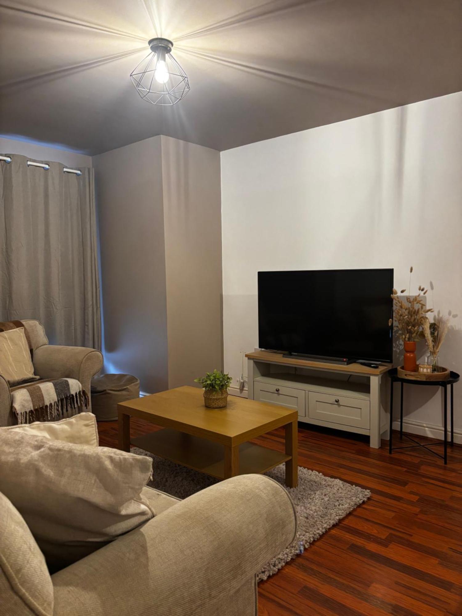 Apartment Huge 8 Bedroom Contractor House, Birmingham, Links To M5, M6 & A38 Birmingham