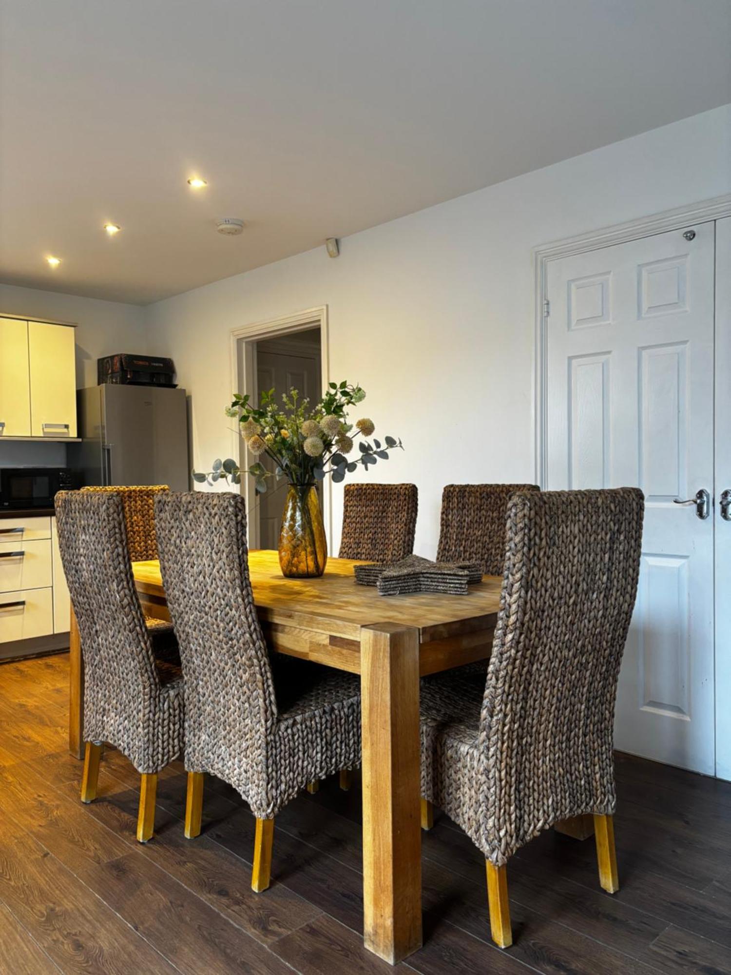 Apartment Huge 8 Bedroom Contractor House, Birmingham, Links To M5, M6 & A38 Birmingham