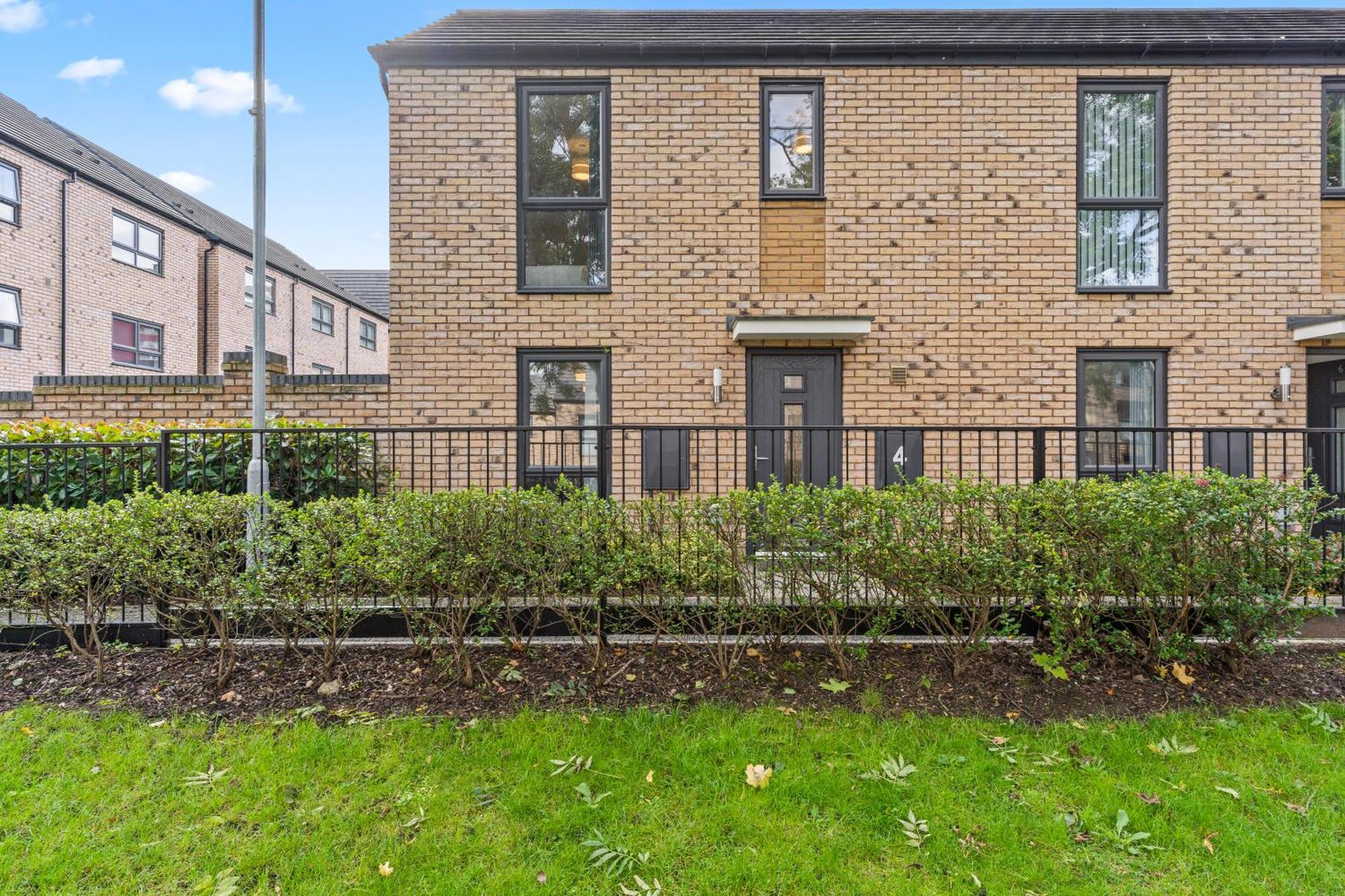 Elegant 2-bed With Tranquil Garden Area