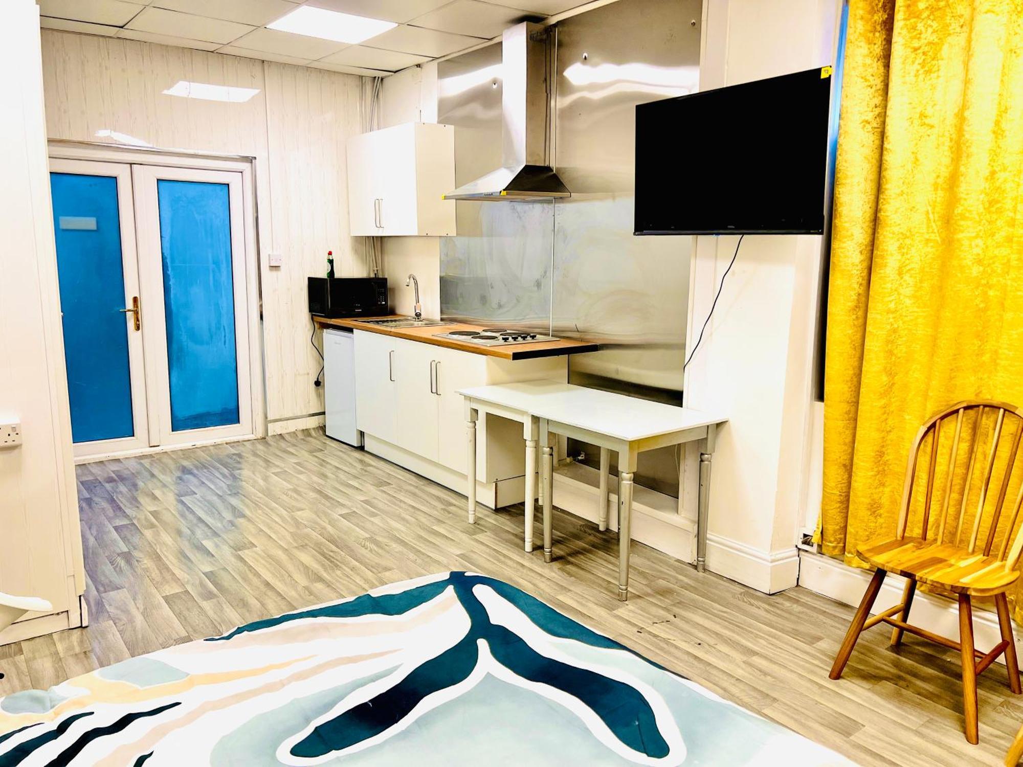 Centre Near China Town Apartment