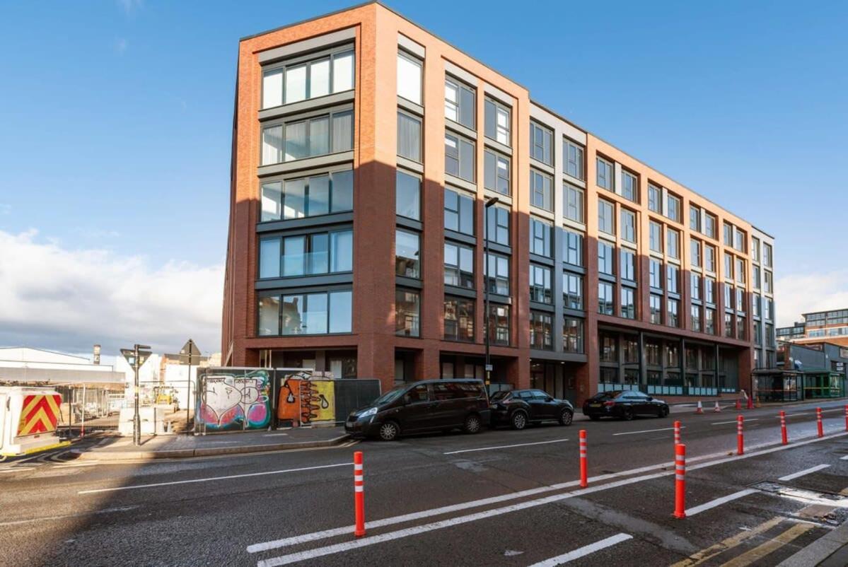 Bright 1 Bedroom Apartment,