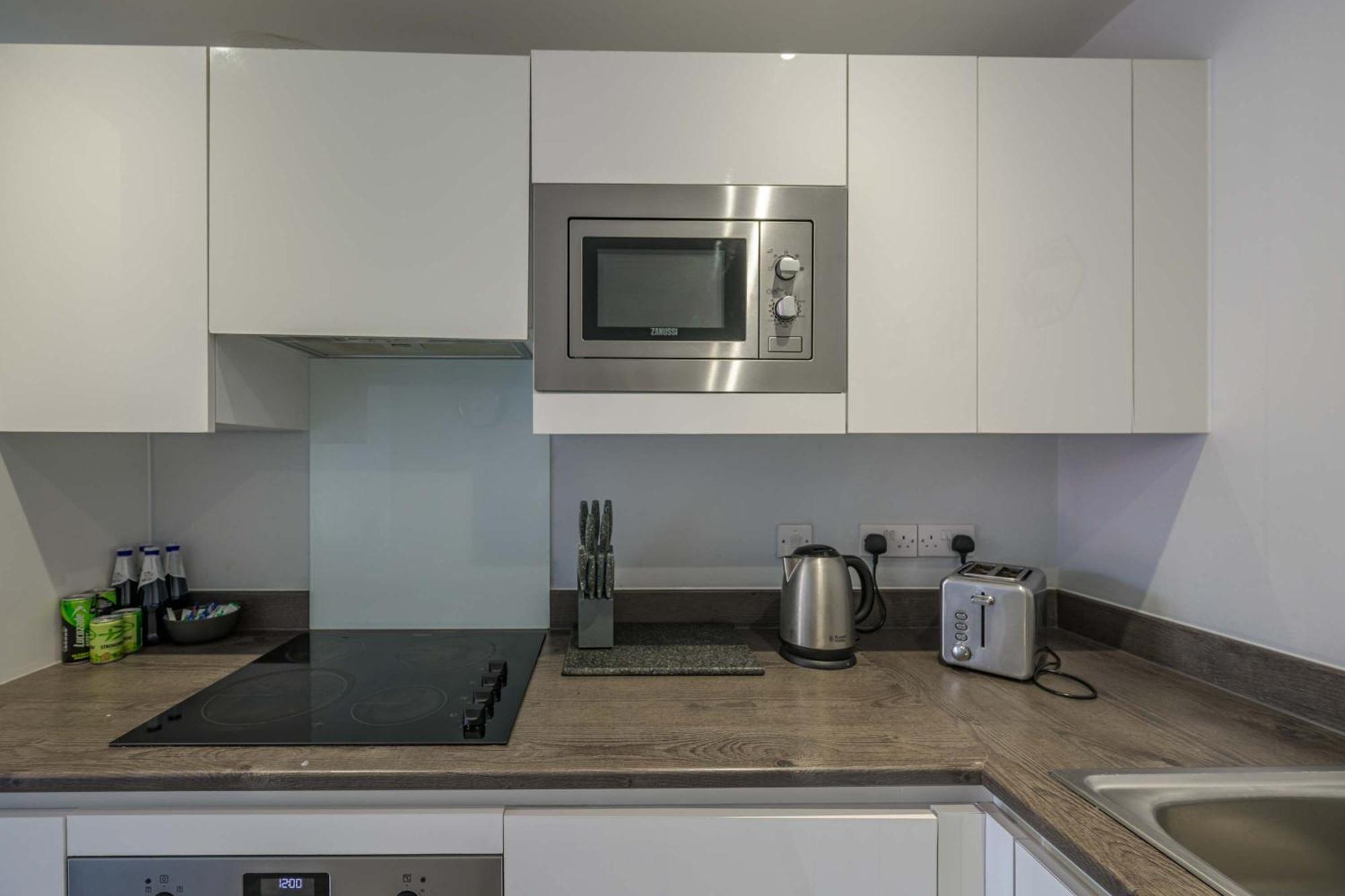 Bright 1 Bedroom Apartment, Apartment
