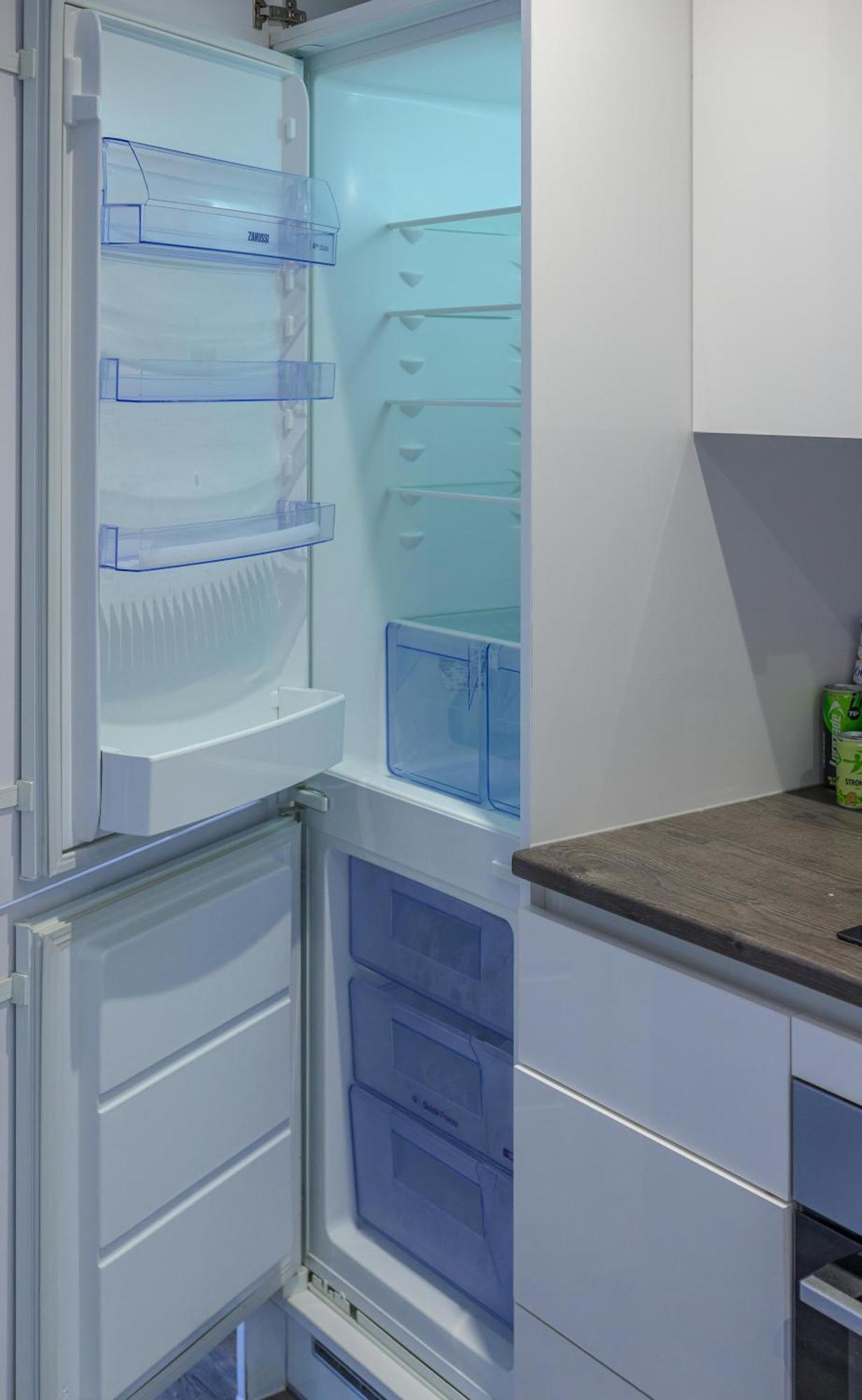 Bright 1 Bedroom Apartment, *