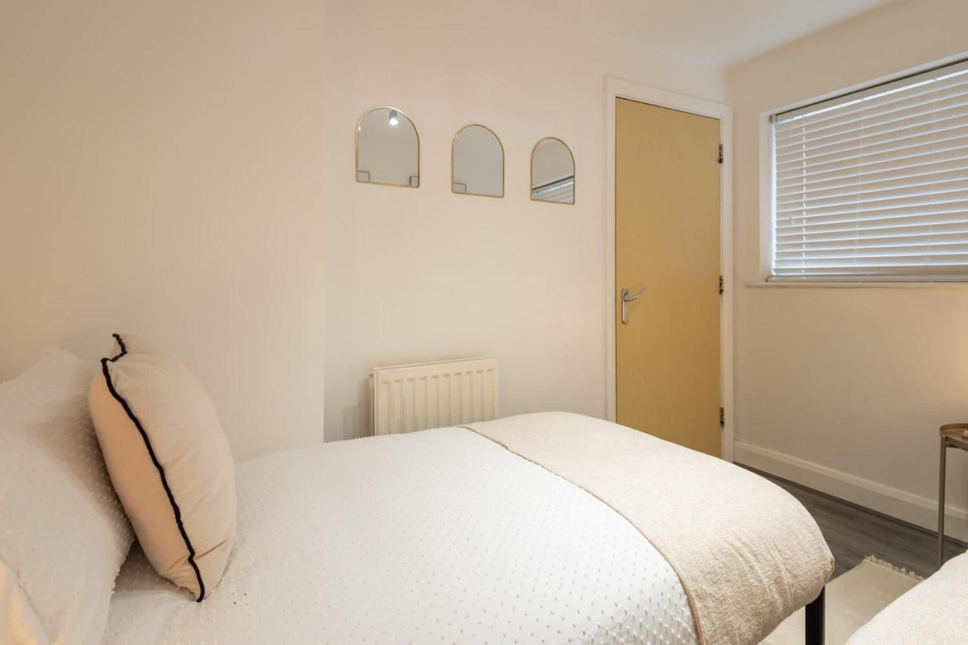 2 Bedroom 2 Bathroom Pad Apartment