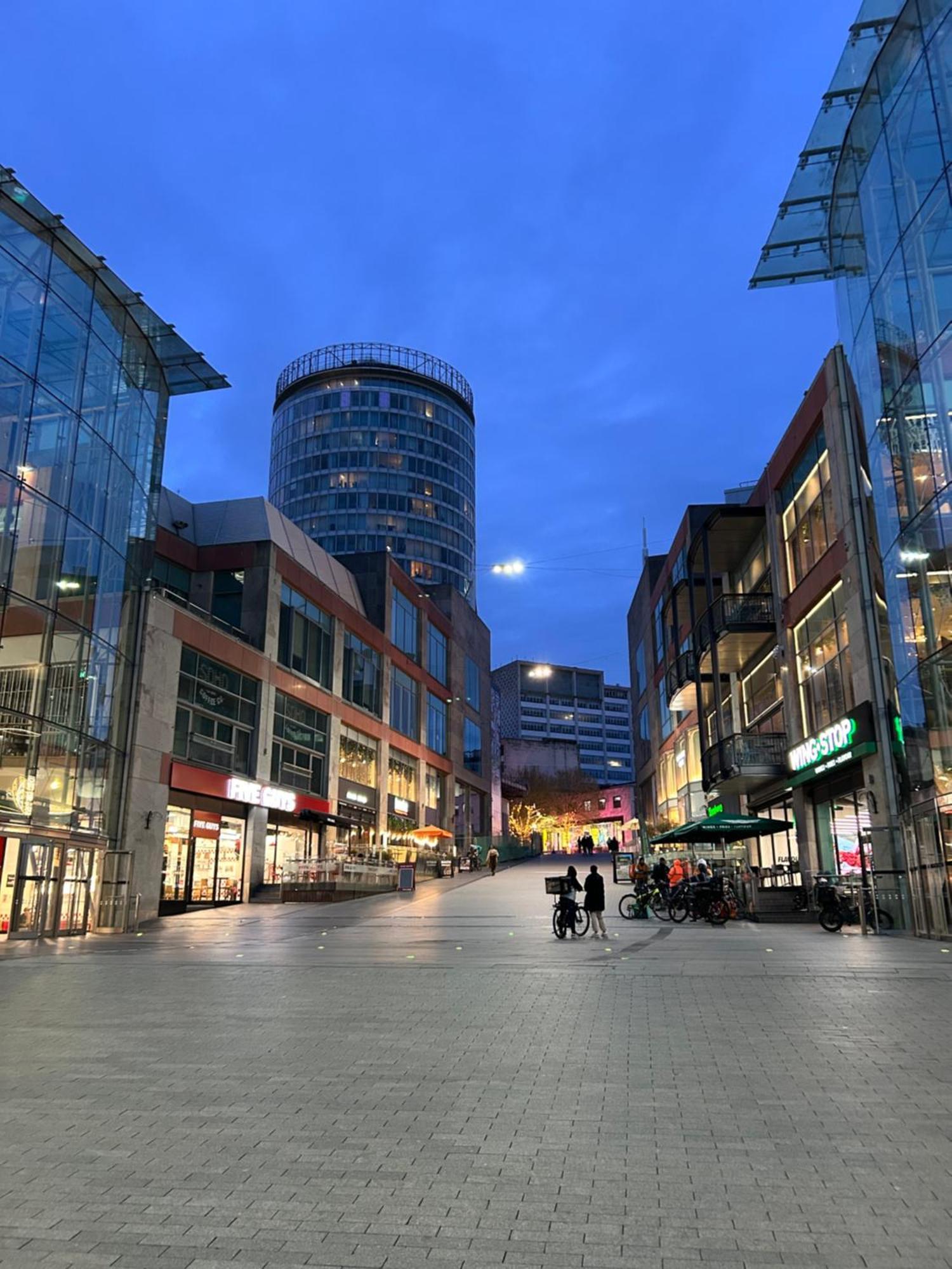 Centre, 2-bedroom Apartment, 5 Min Walk From New Street Train Station