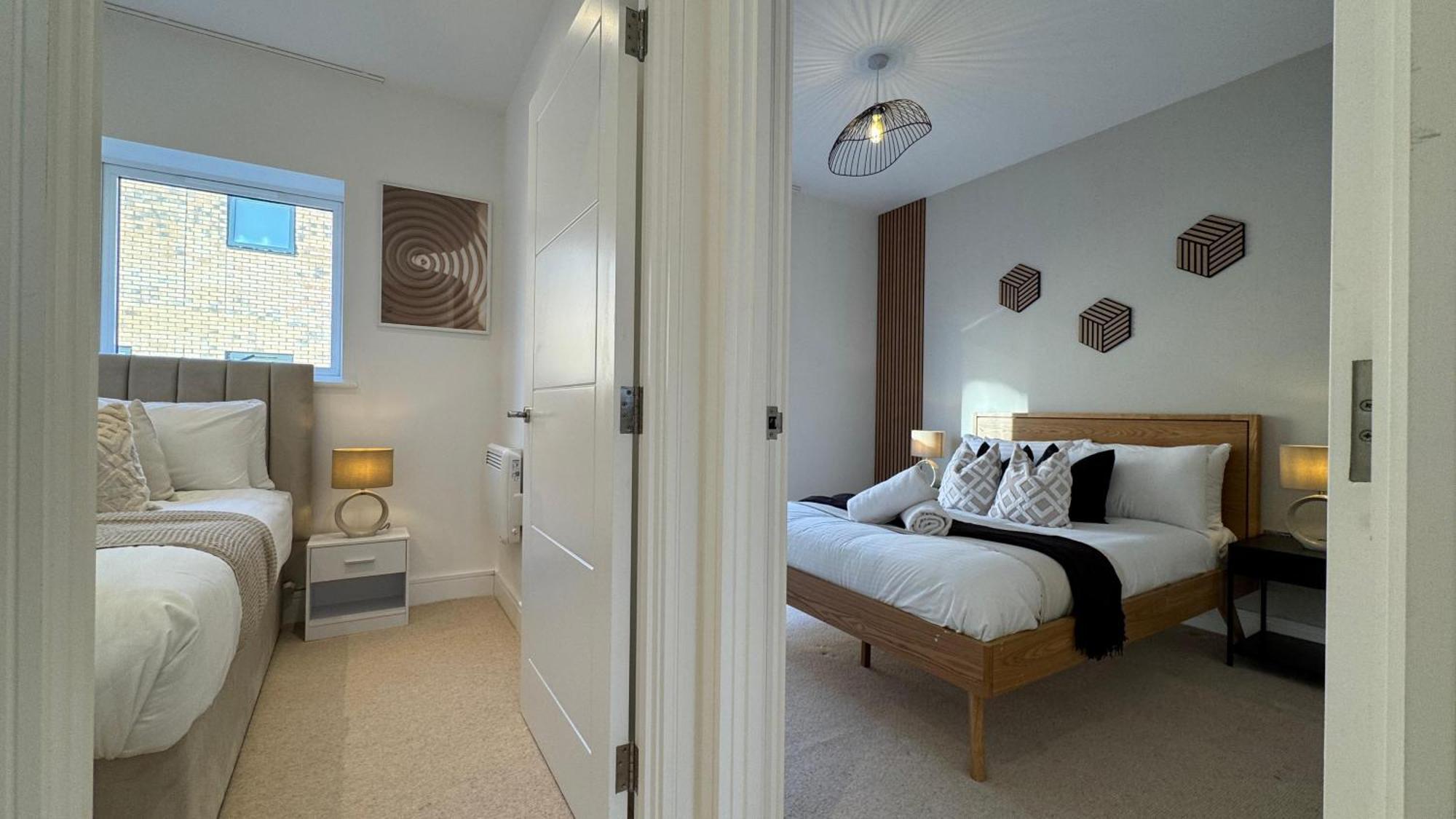 Luxury Four Bedroom Townhouse - Netflix - Garden - Balconies 17sl *