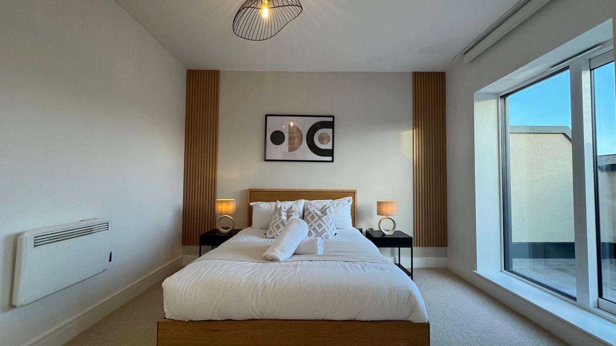 Luxury Four Bedroom Townhouse - Netflix - Garden - Balconies 17sl