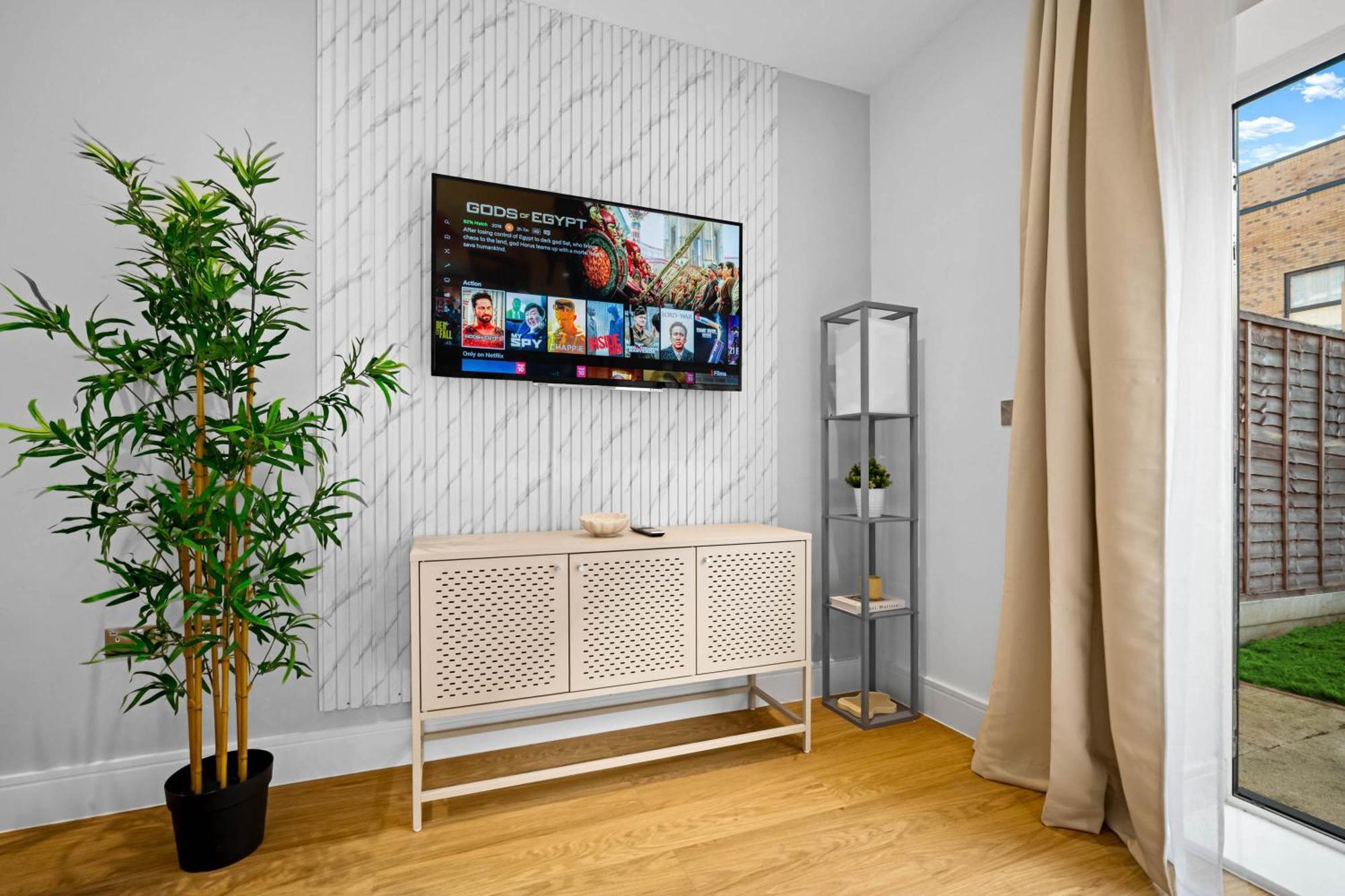 Luxury Four Bedroom Townhouse - Netflix - Garden - Balconies 17sl Holiday home Birmingham