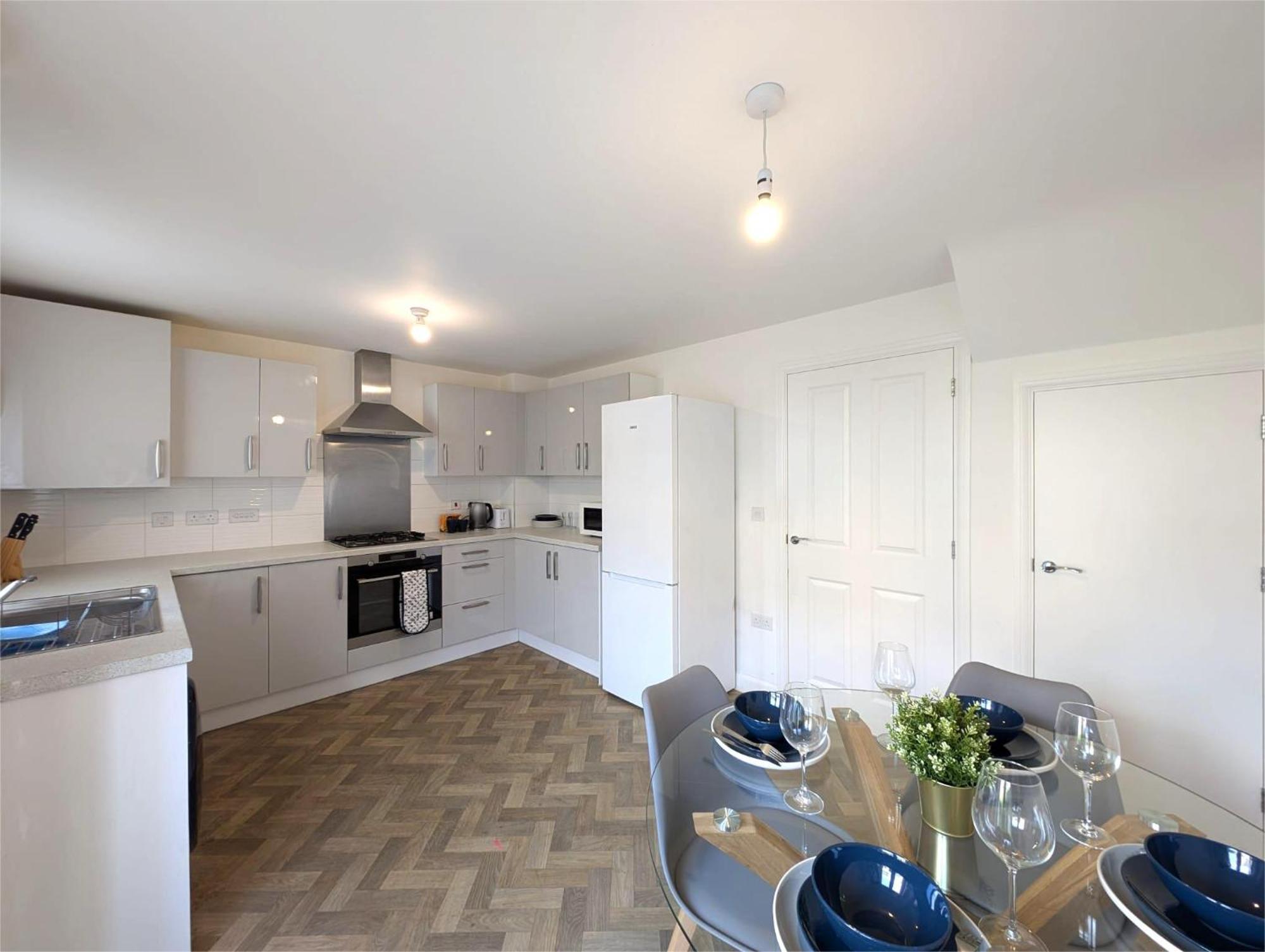 Entire 3 Bed House In Centre *