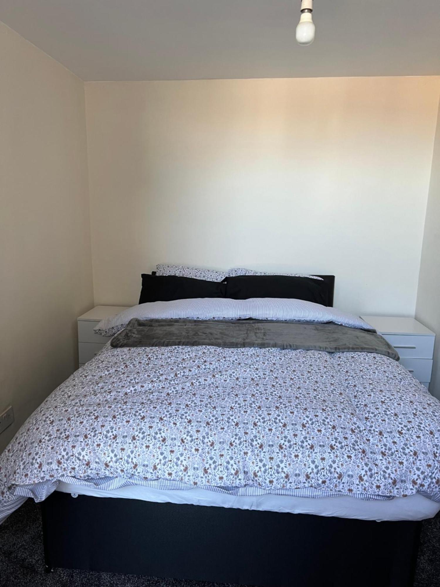 Spacious 6 Bedroom House Homestay Birmingham