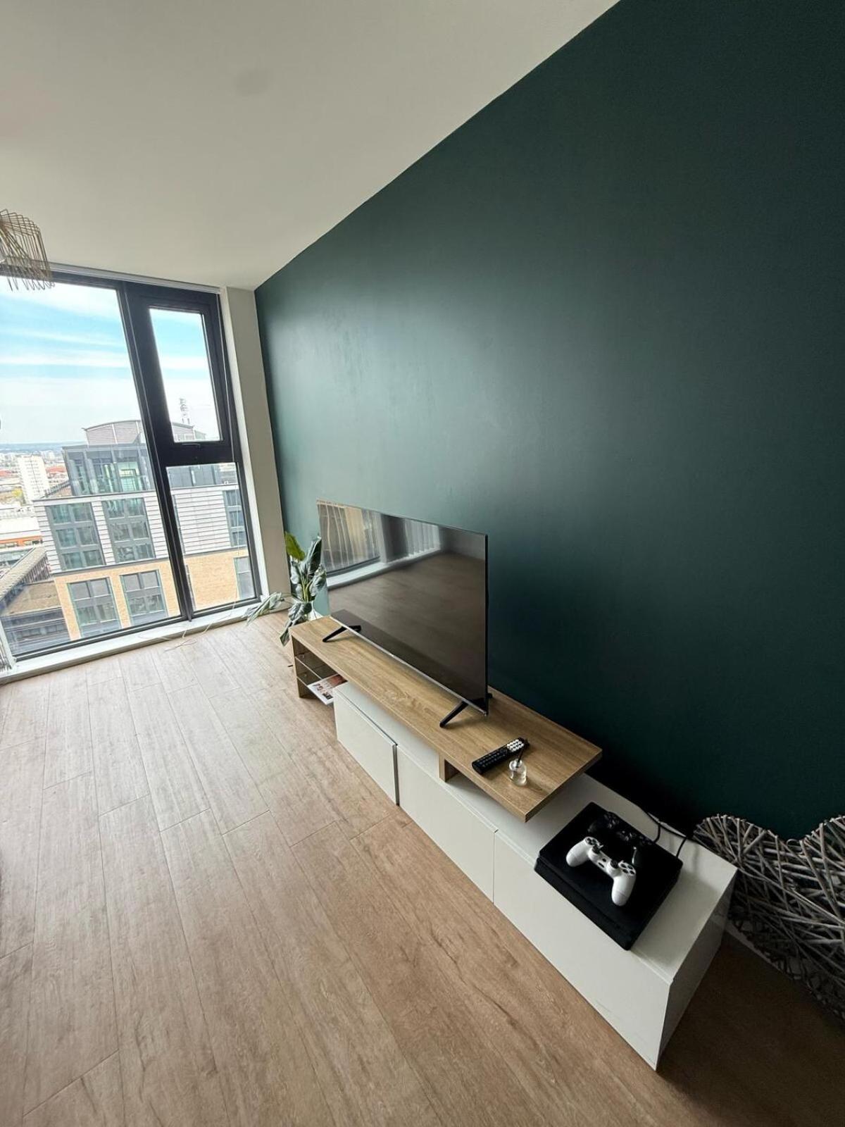 Centre Penthouse Skyline Views - Free Gym Netflix Ps4 *