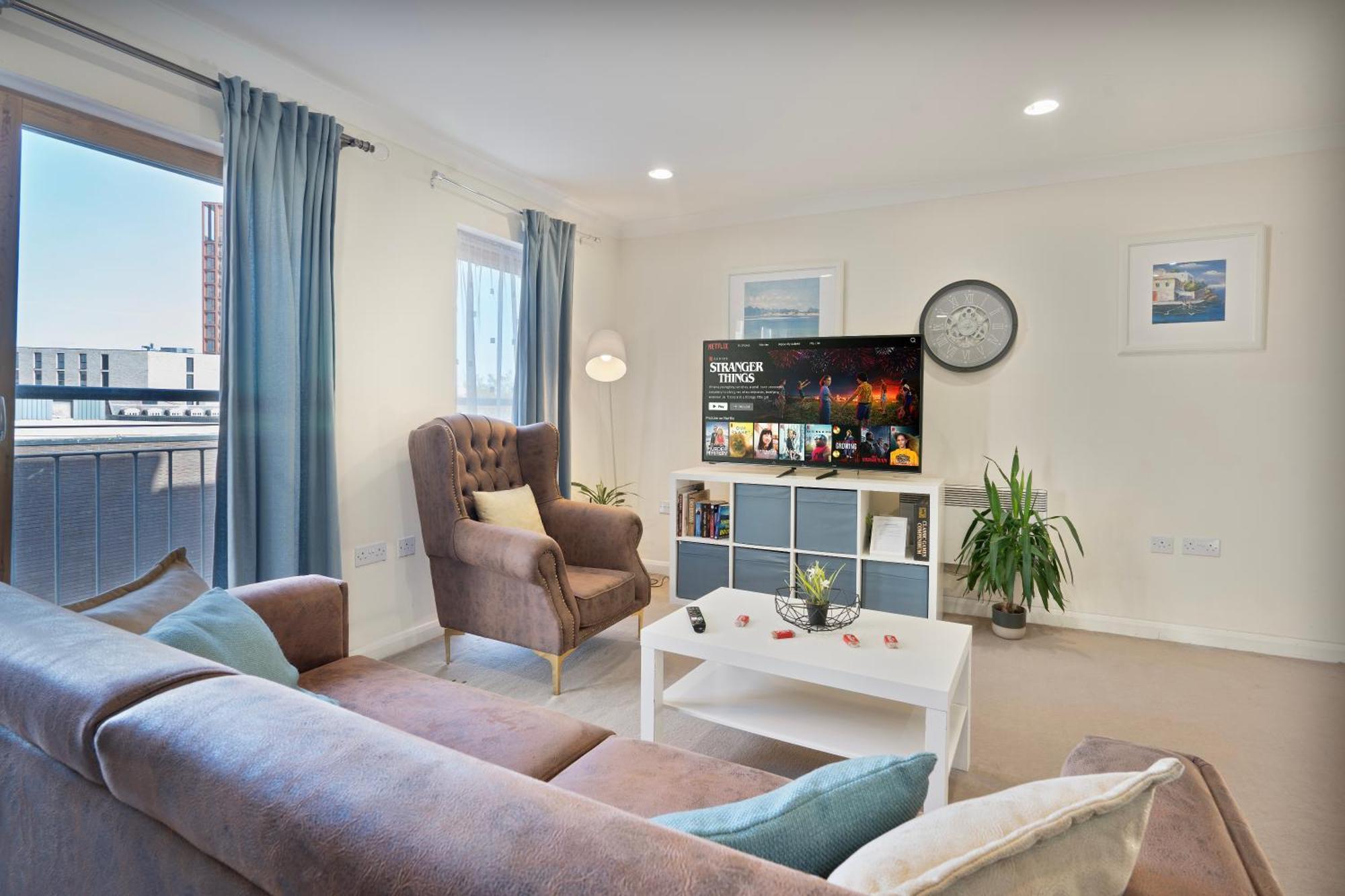 Steps Away From New Street Station & 2 Beds & 2 Baths Flat At Center * Birmingham