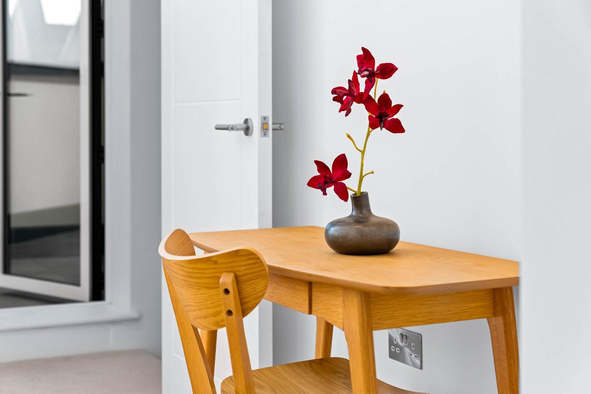 Luxury Four Bedroom Townhouse - Netflix - Garden - Balconies 17sl Holiday home Birmingham
