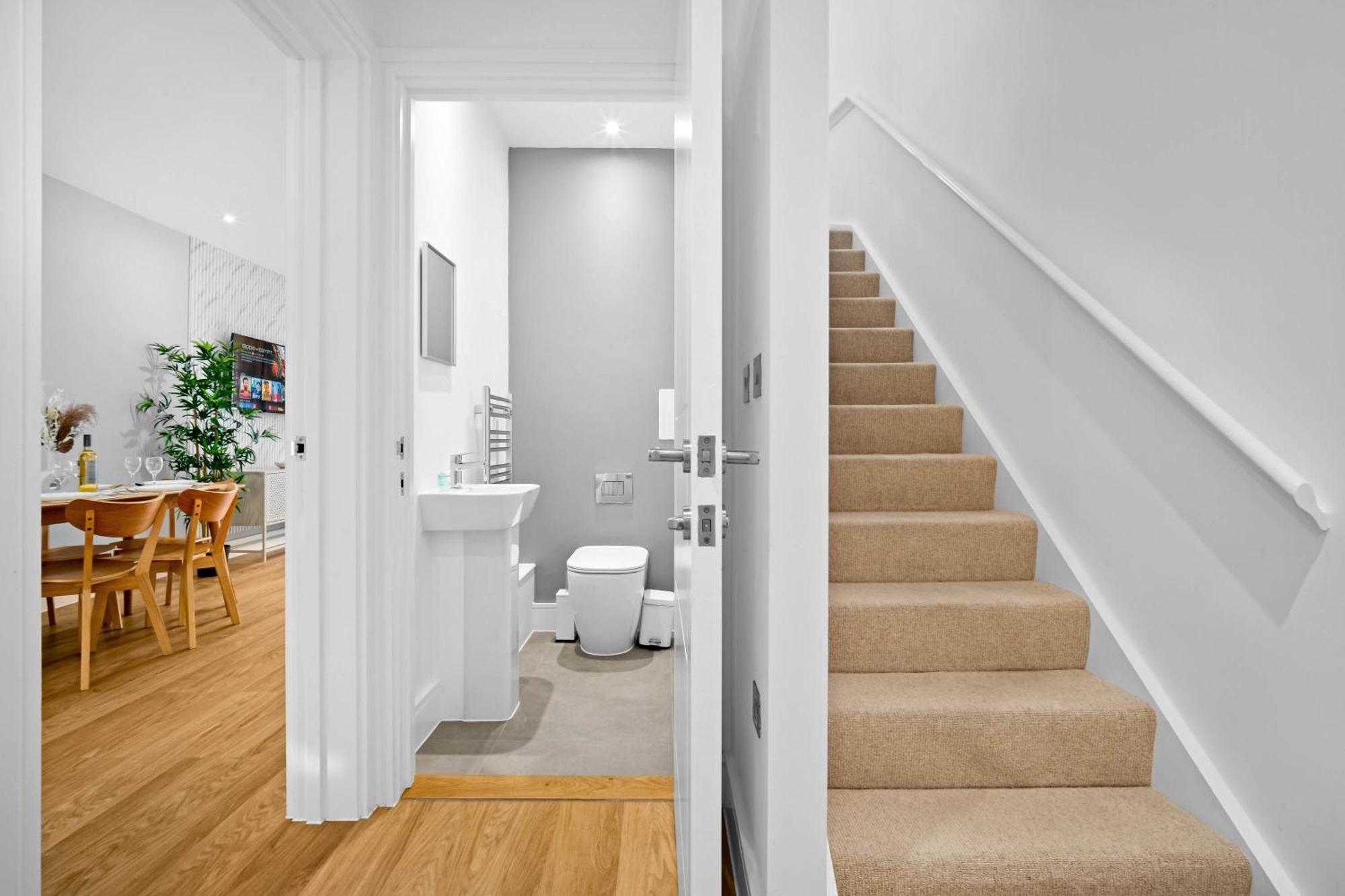 Luxury Four Bedroom Townhouse - Netflix - Garden - Balconies 17sl Holiday home Birmingham