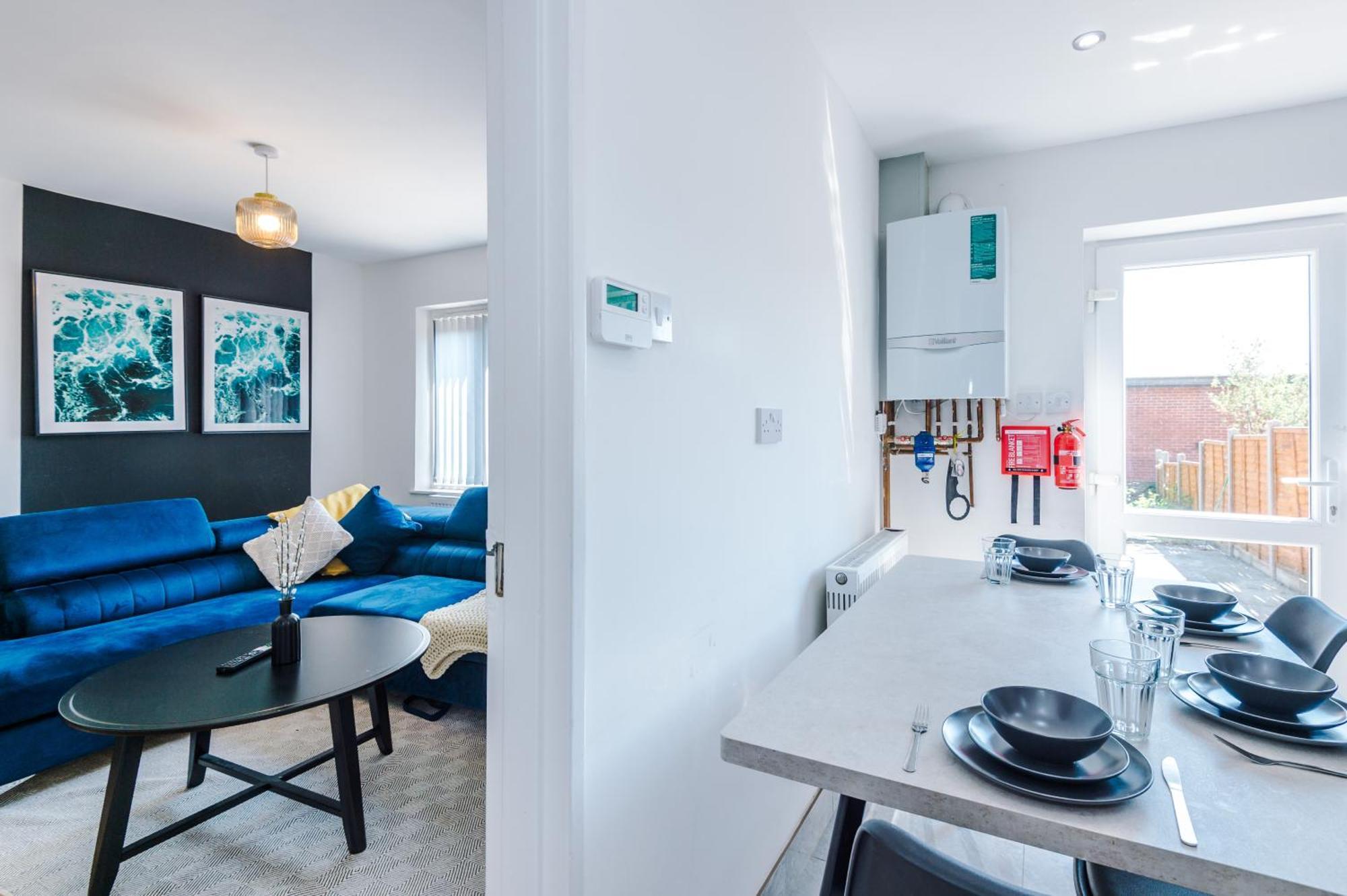 Holiday home Spacious 4 Bed House In Centre, Ideal For Long Term With Free Parking