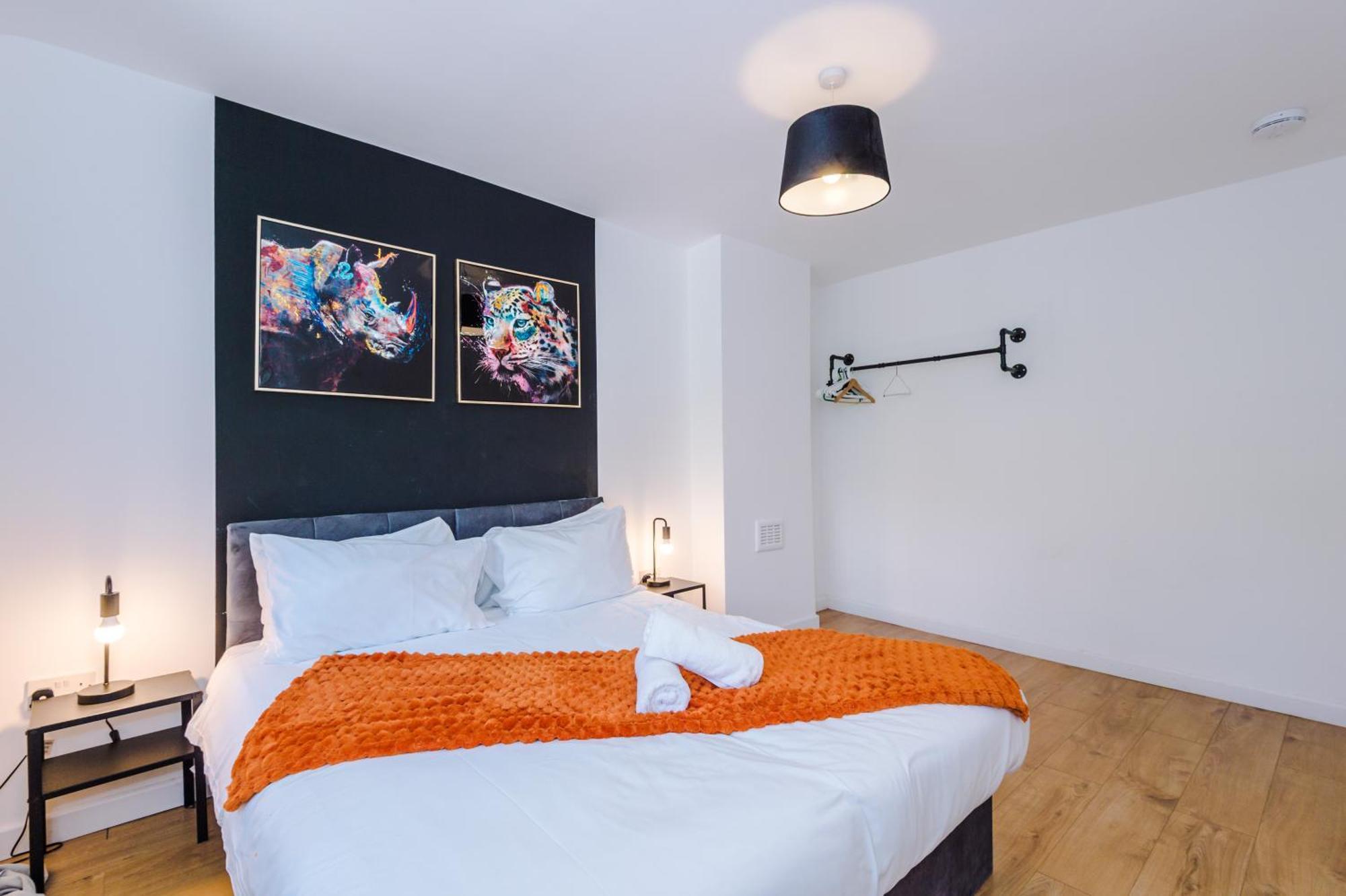 Holiday home Spacious 4 Bed House In Centre, Ideal For Long Term With Free Parking