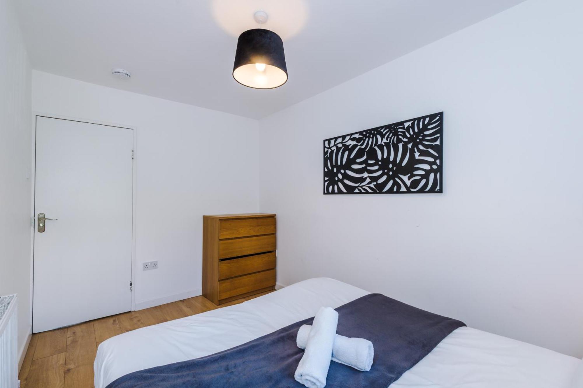 Holiday home Spacious 4 Bed House In Centre, Ideal For Long Term With Free Parking Birmingham