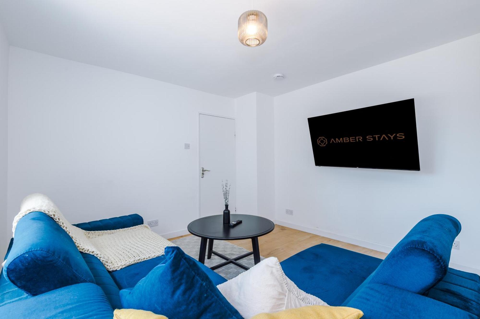 Spacious 4 Bed House In Centre, Ideal For Long Term With Free Parking Birmingham