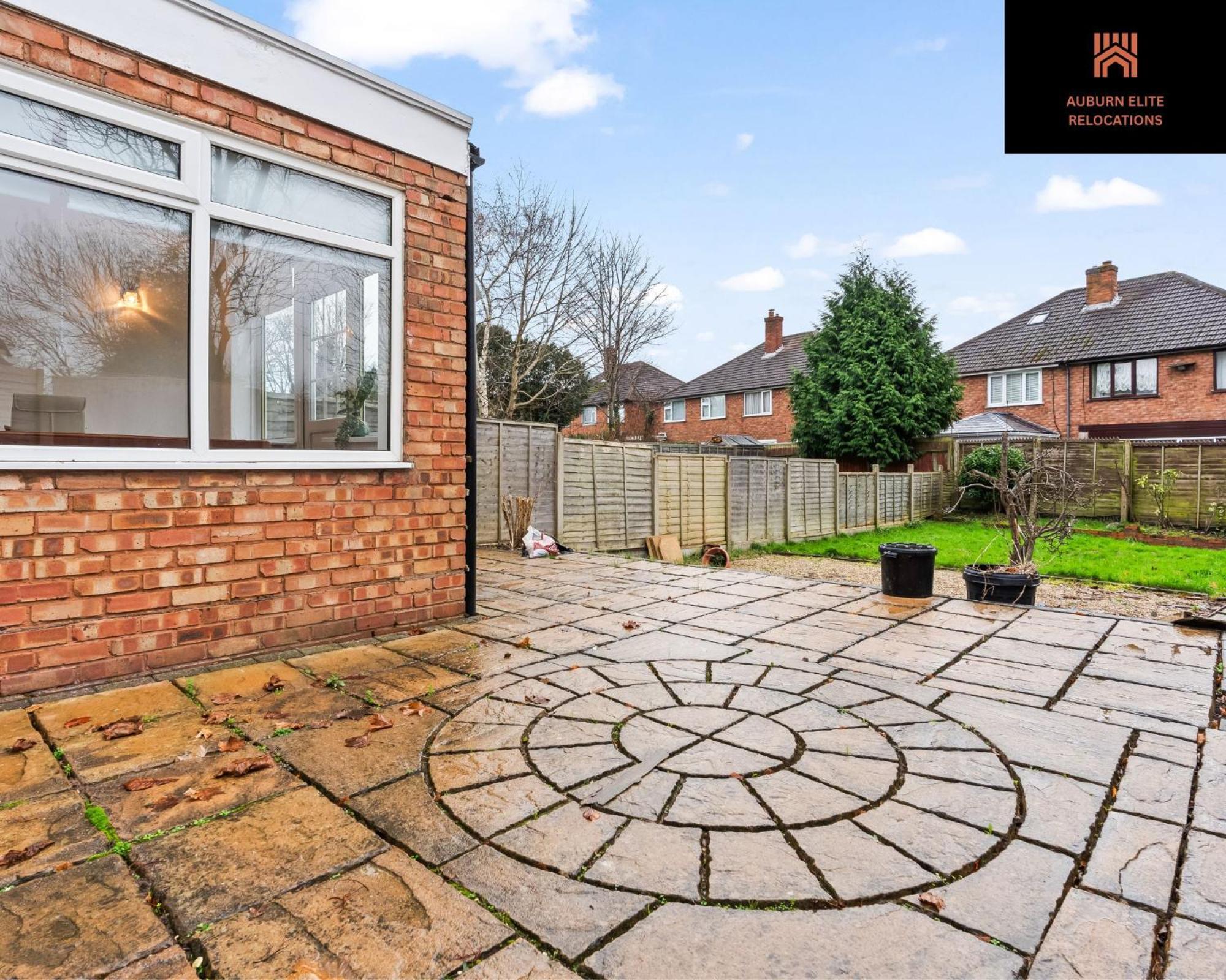 Spacious Contractor House 3 Bed B23 Free Parking & Wifi Villa *