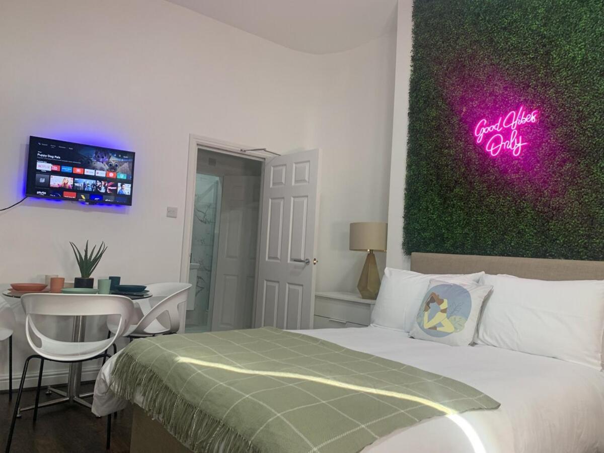 Apartment In Moseley - 2 *