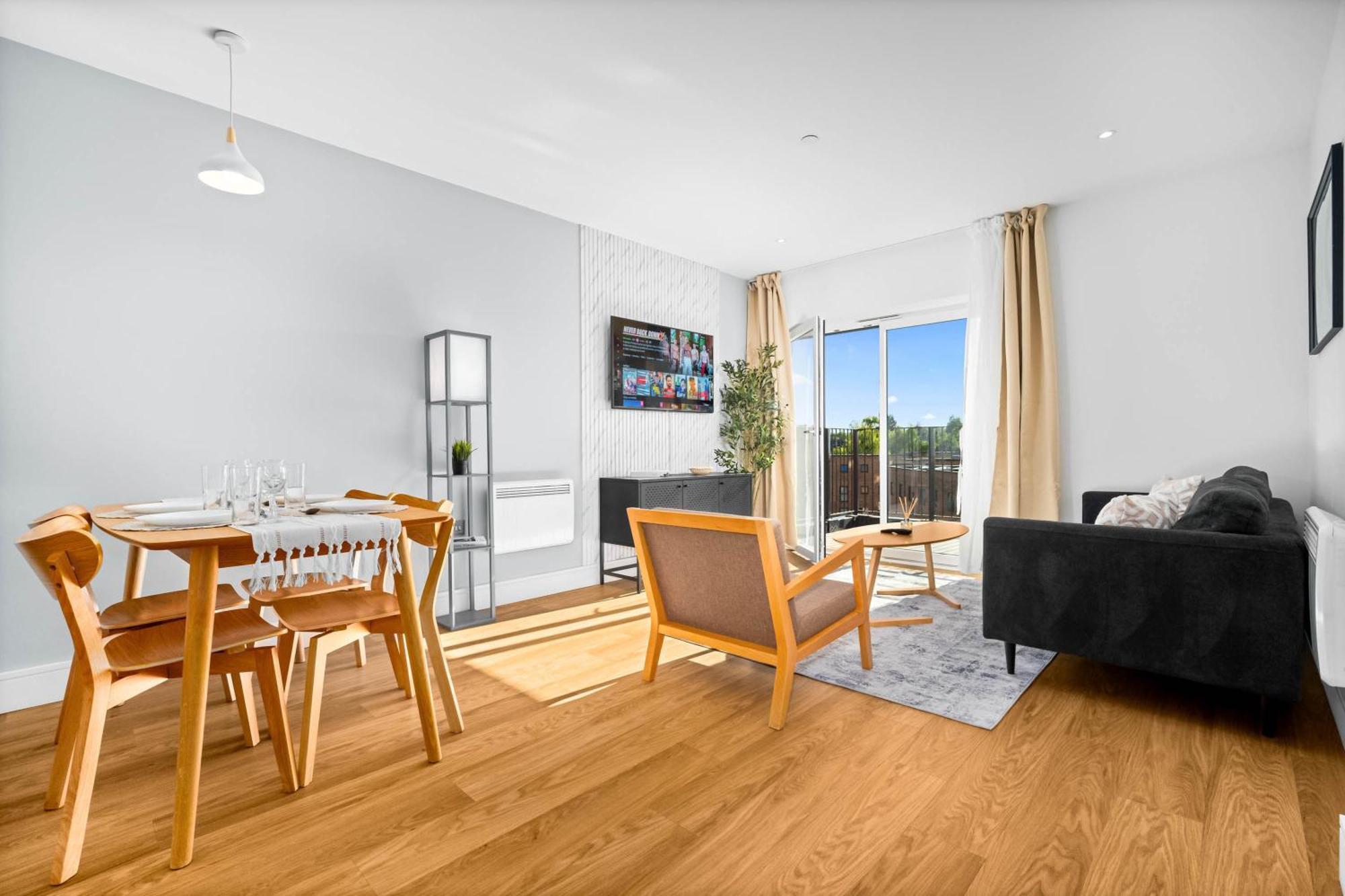 Luxury 2 Bedroom - 2 Bathrooms - Balcony - Fast Wifi 323sw *