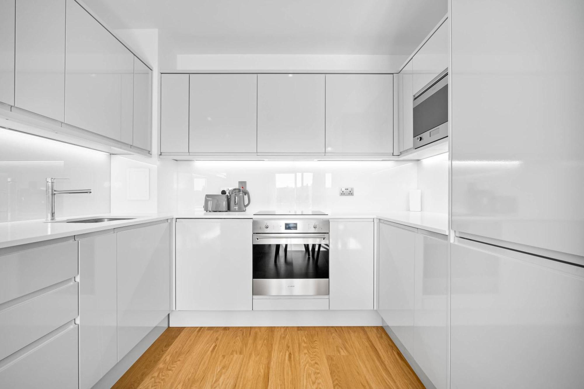 Luxury 2 Bedroom - 2 Bathrooms - Balcony - Fast Wifi 323sw * Birmingham