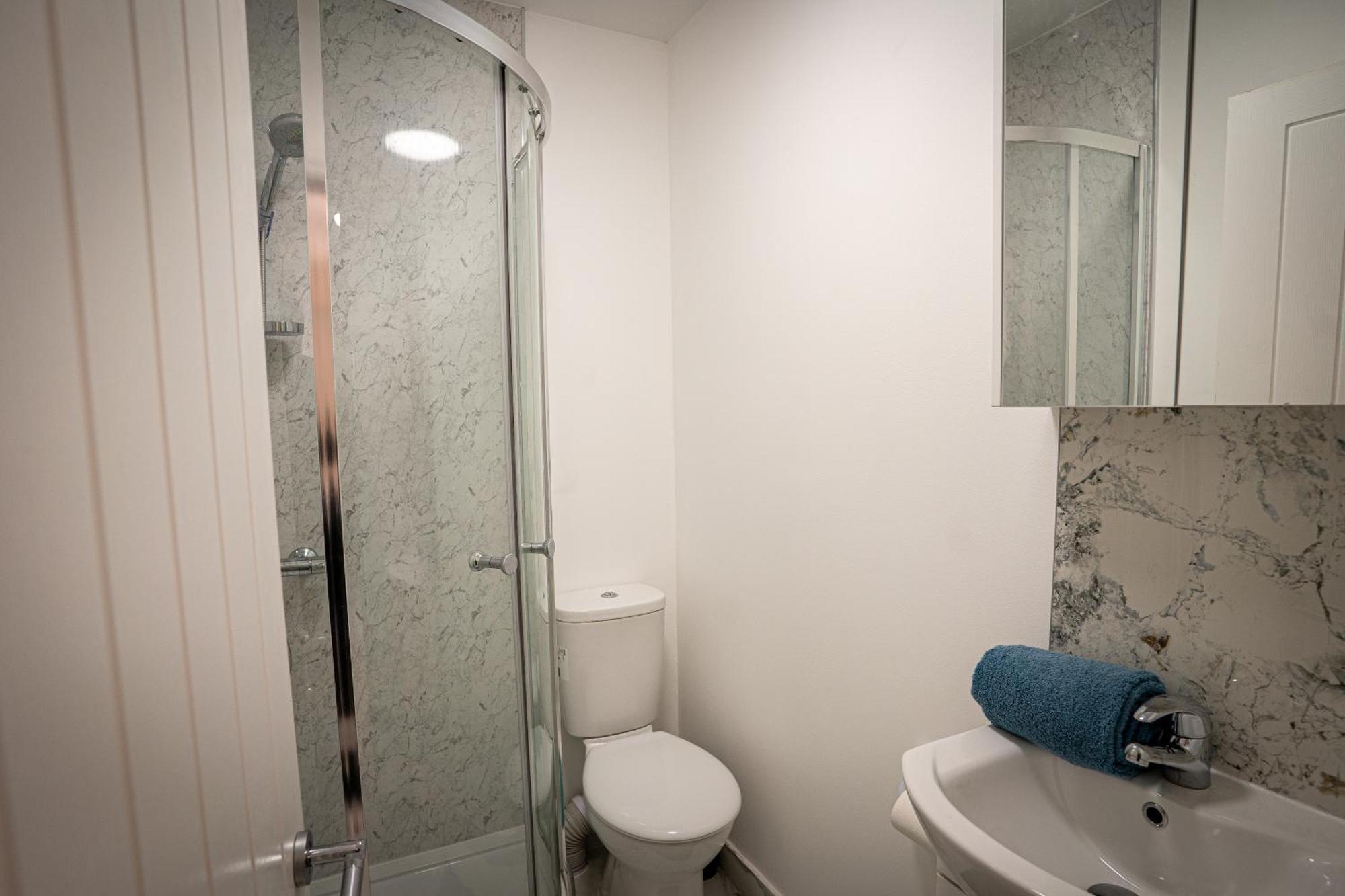 Beckbury House Close To The City, 7 Mins From Qe And Royal Othopedic Hospital, Bham Hostel