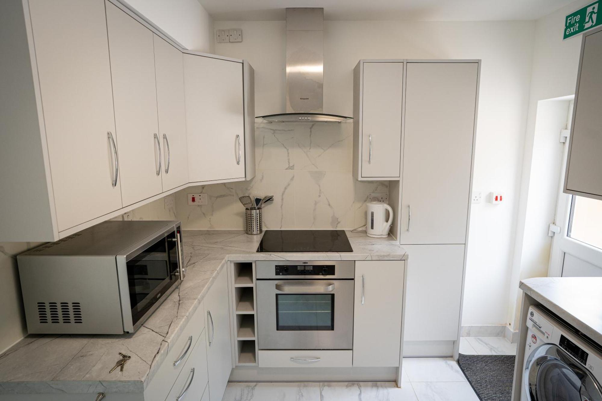 Beckbury House Close To The City, 7 Mins From Qe And Royal Othopedic Hospital, Bham Hostel