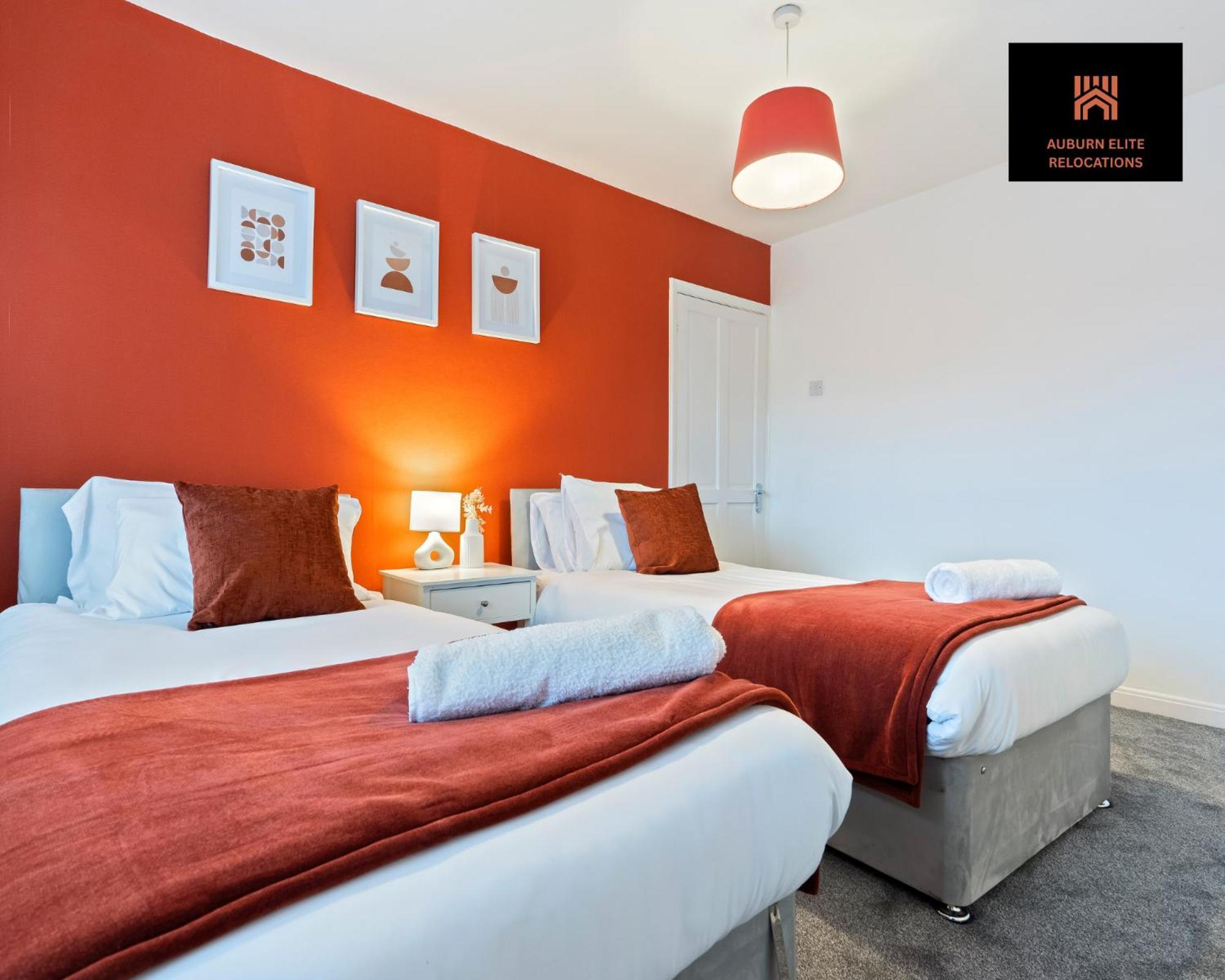 Spacious Contractor House 3 Bed B23 Free Parking & Wifi Villa Birmingham