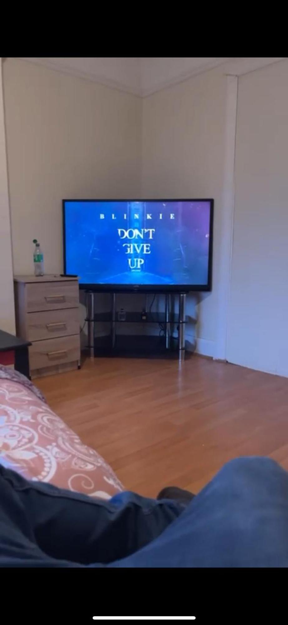 Homestay Double Tv Netflix Prime Paramount Youtube Birmingham