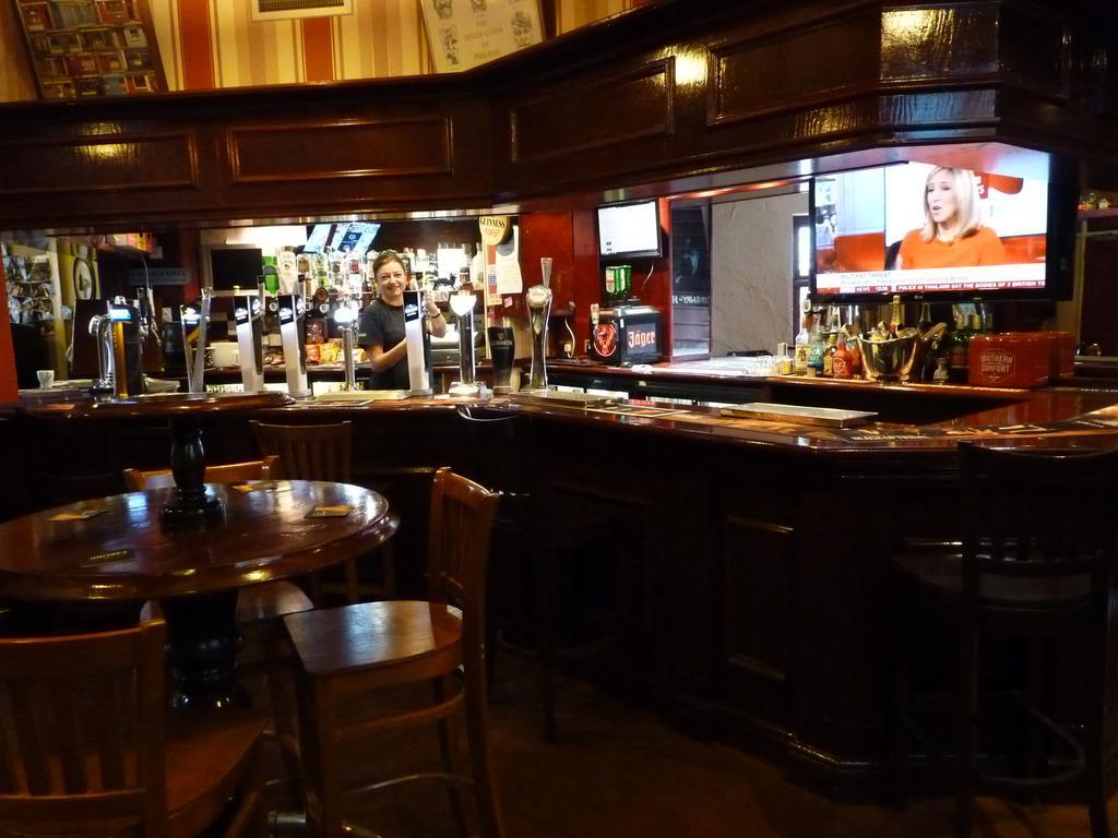 Bed & Breakfast Shanahans B&B With Sports Bar